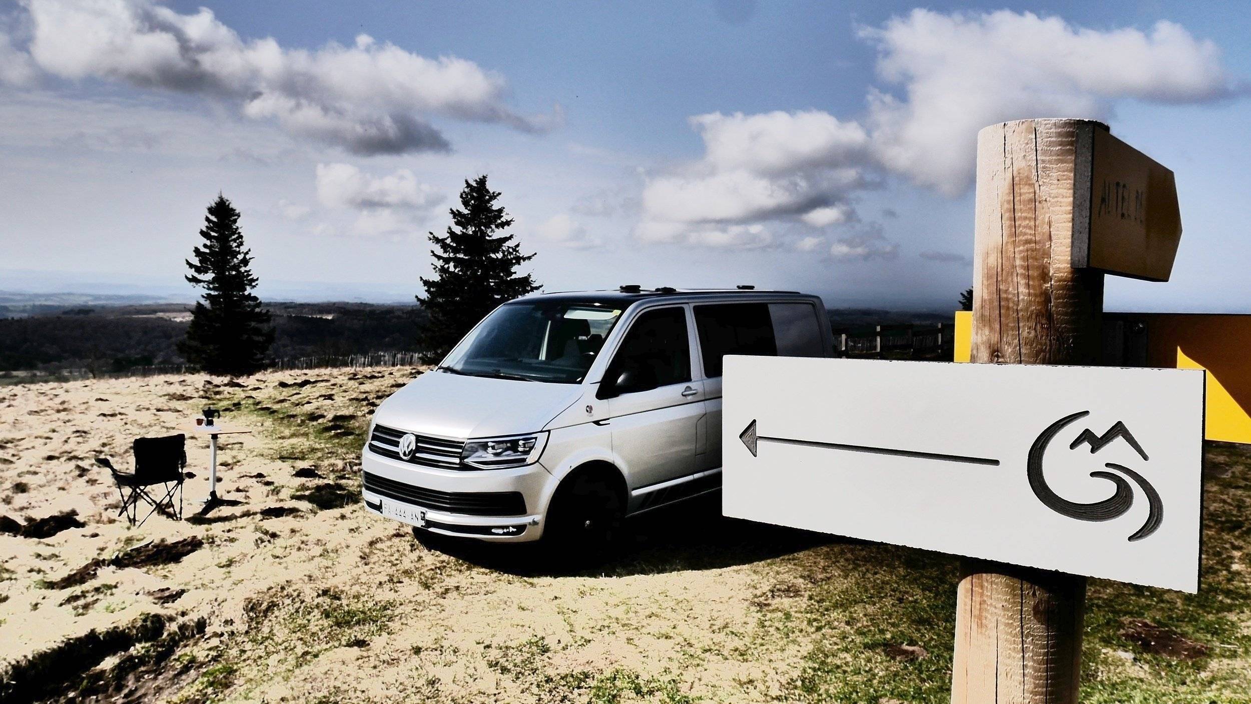 Front view from 3/4 Volkswagen Volkswagen T6 - Yescapa