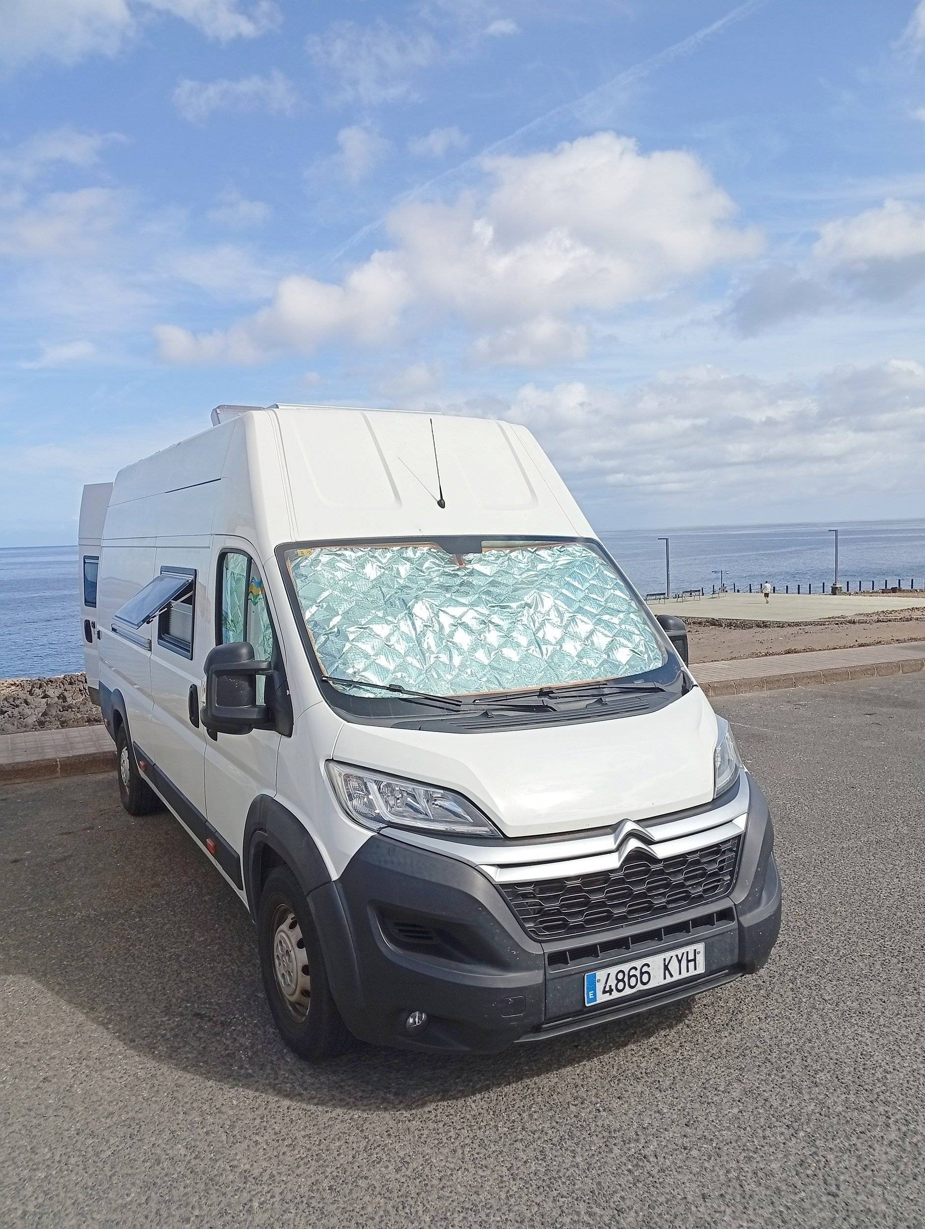 Vista frontale a ¾ Citroën Citroën jumper - Yescapa