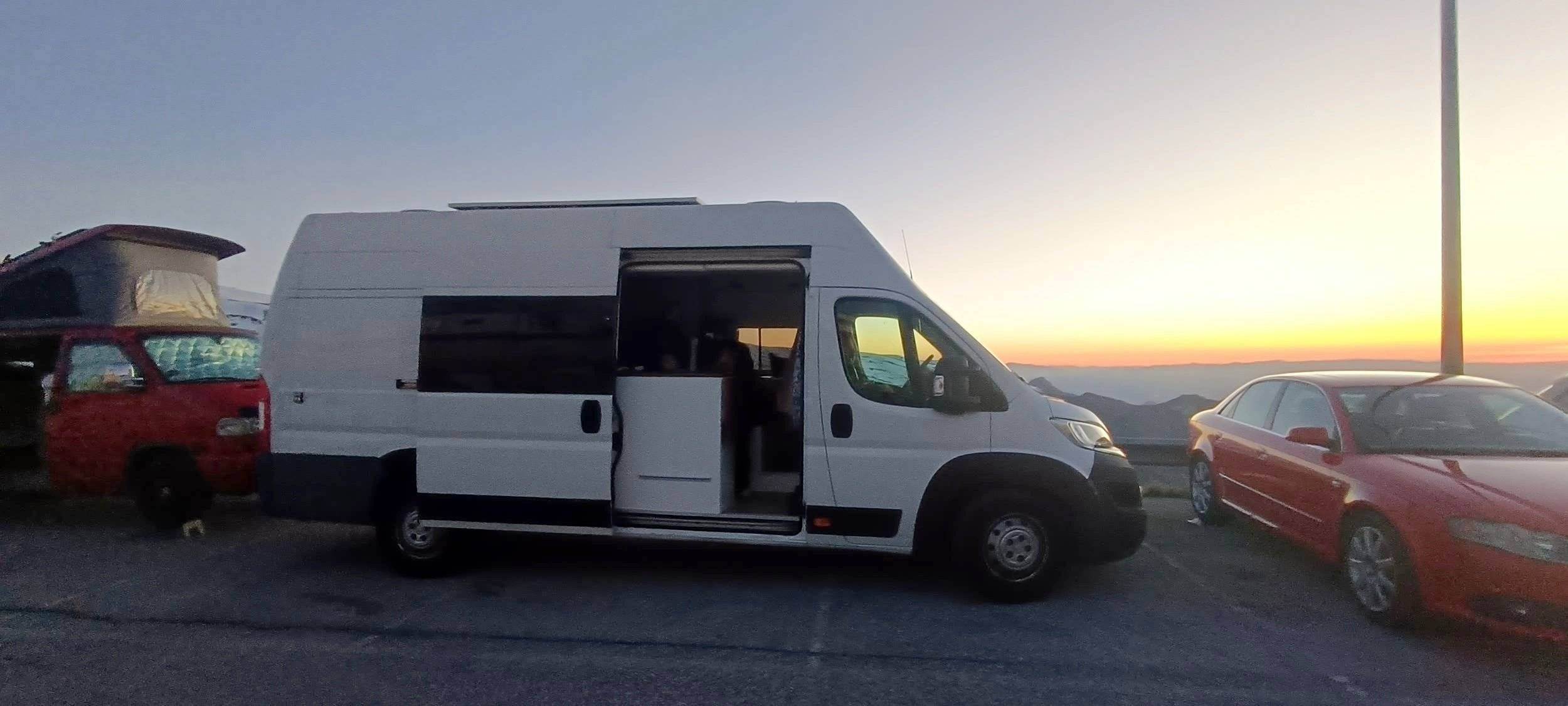 Vista de 3/4 Citroën Jumper 2,0 l 130 ch - Yescapa