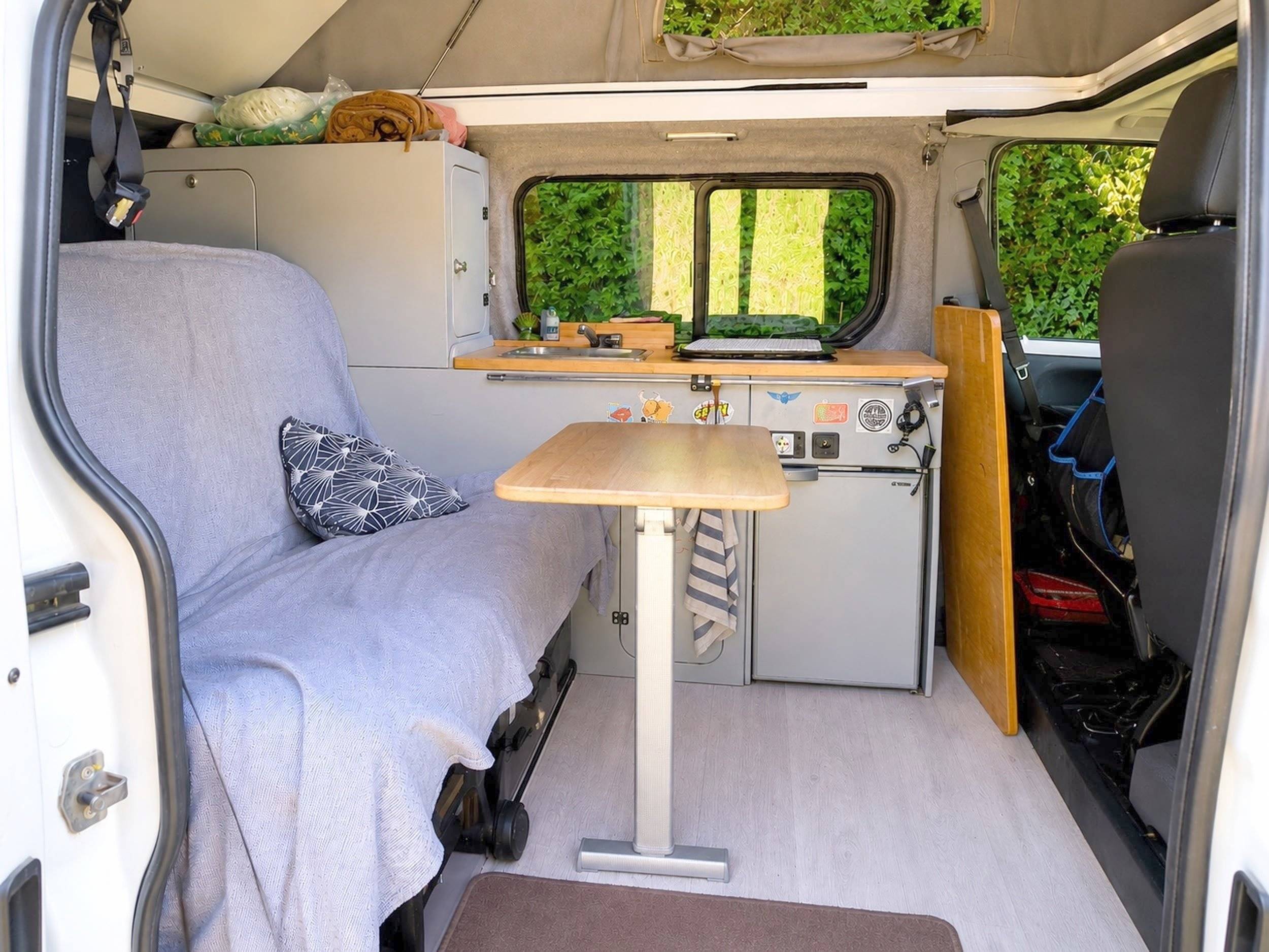 Área de jantar Renault Trafic 1,6 l 115 ch - Yescapa