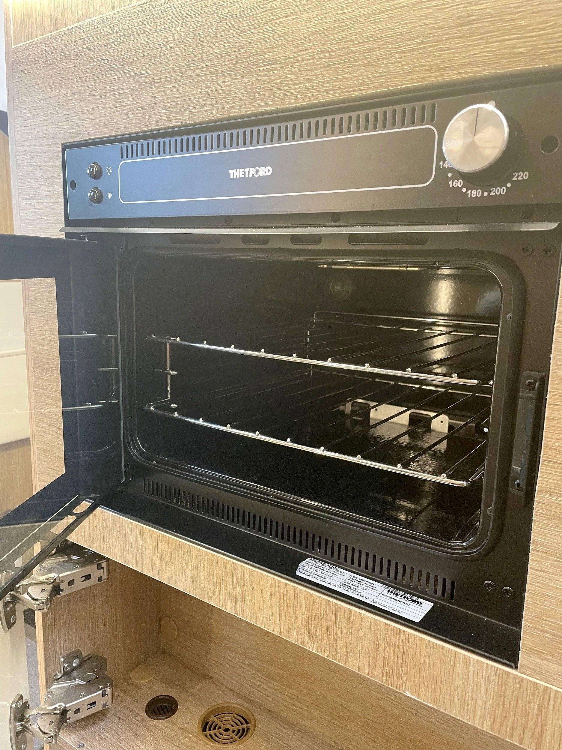 Cavarans International. HORON 77 M