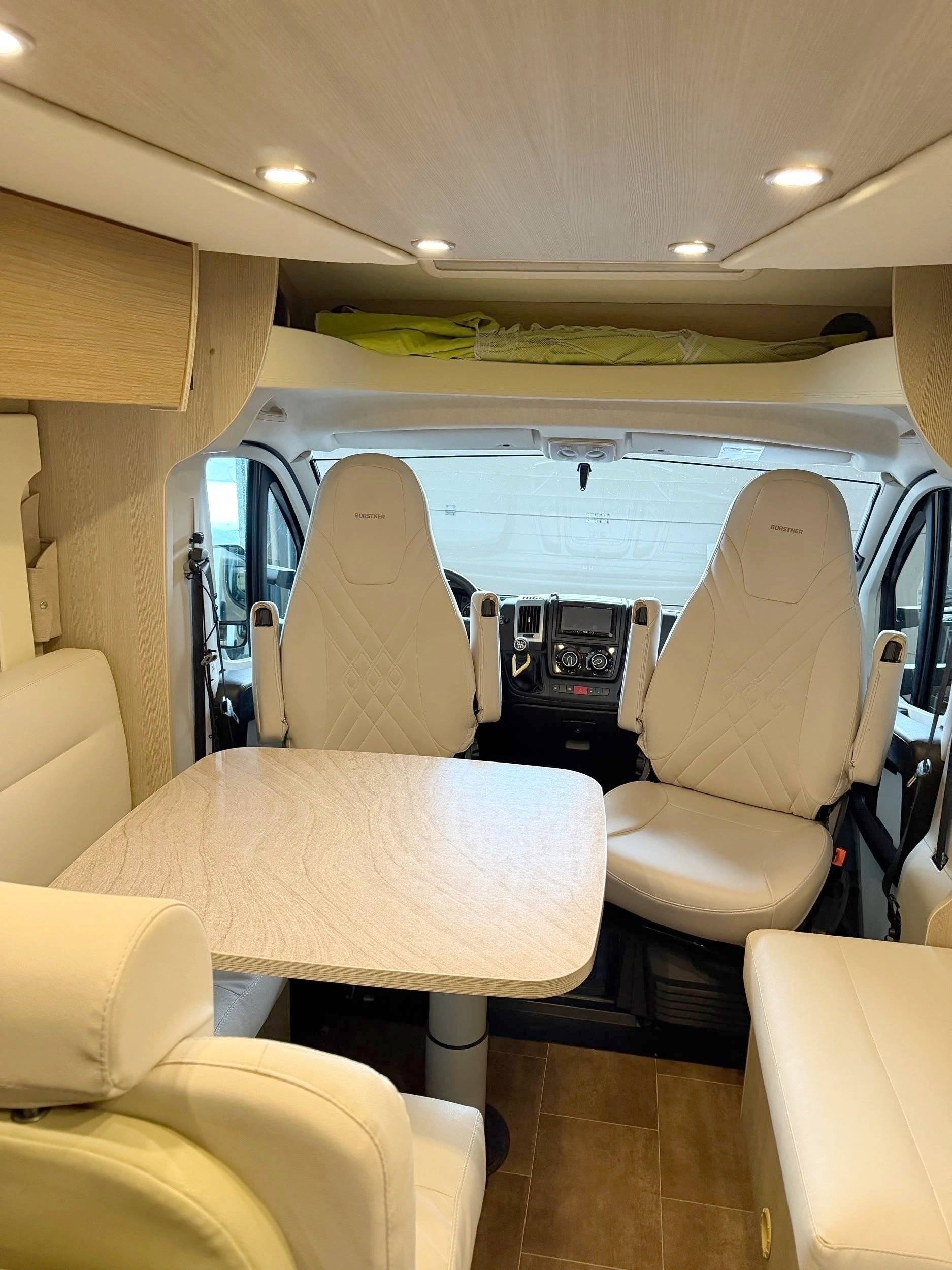 Dining Area Fiat fiat Ducato - Yescapa