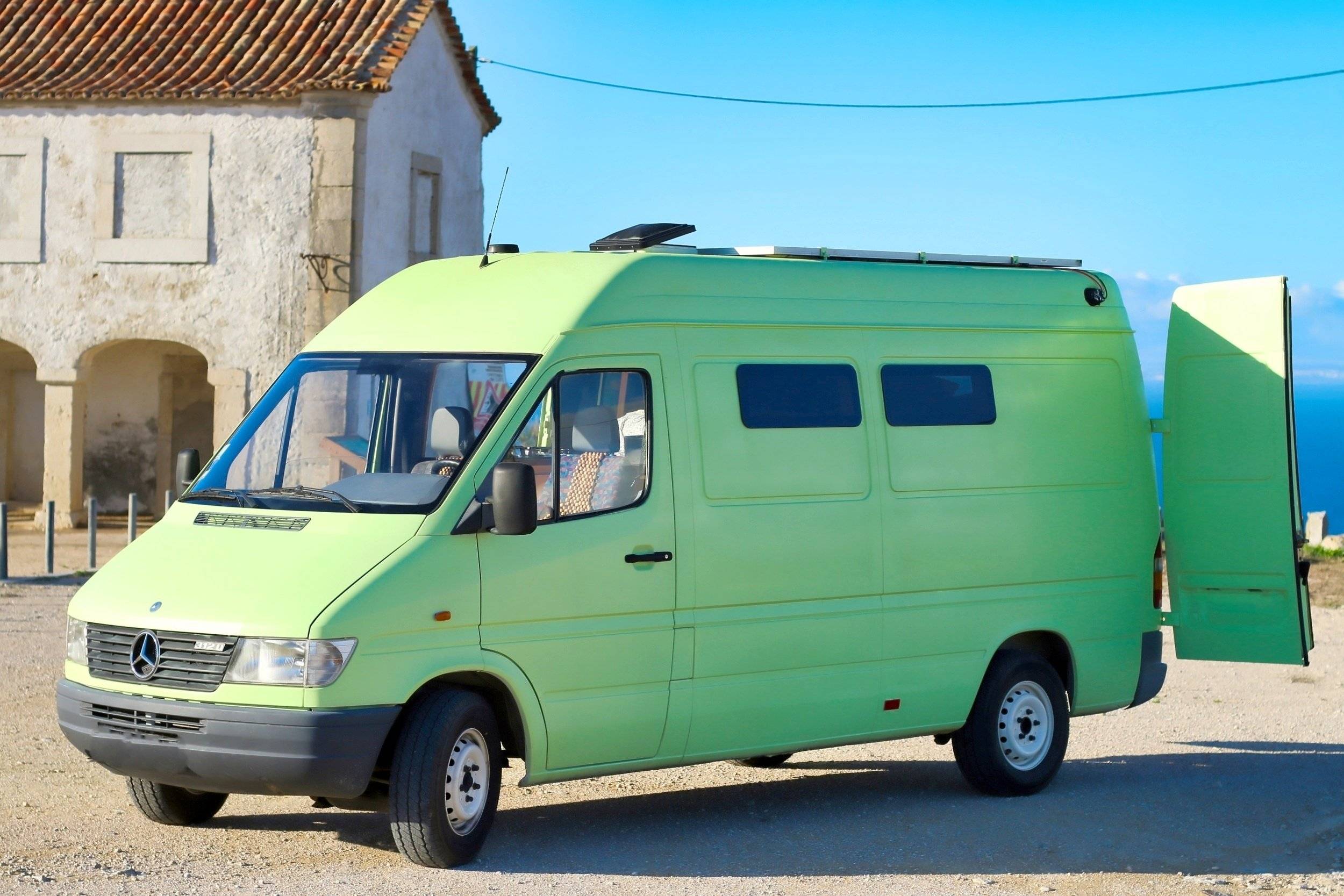 Front view from 3/4 Mercedes Sprinter - Yescapa