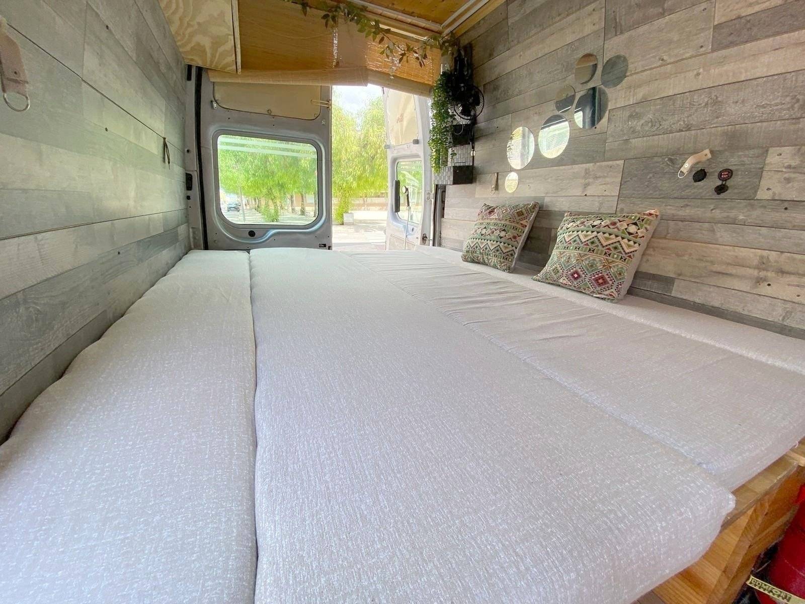 Berth Ford Transit - Yescapa