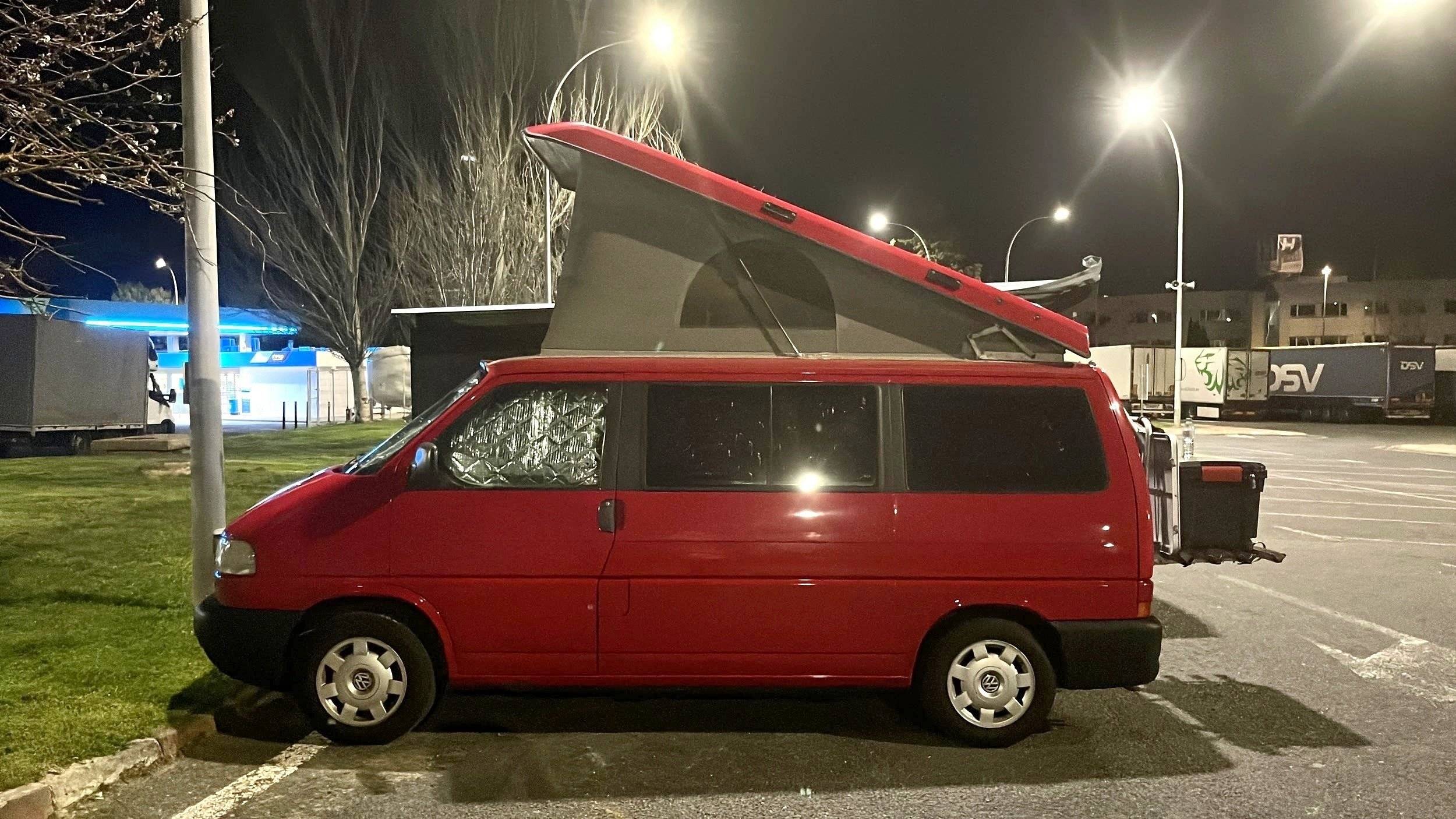 Área de jantar Volkswagen 2,5l TDI 130 ch - Yescapa