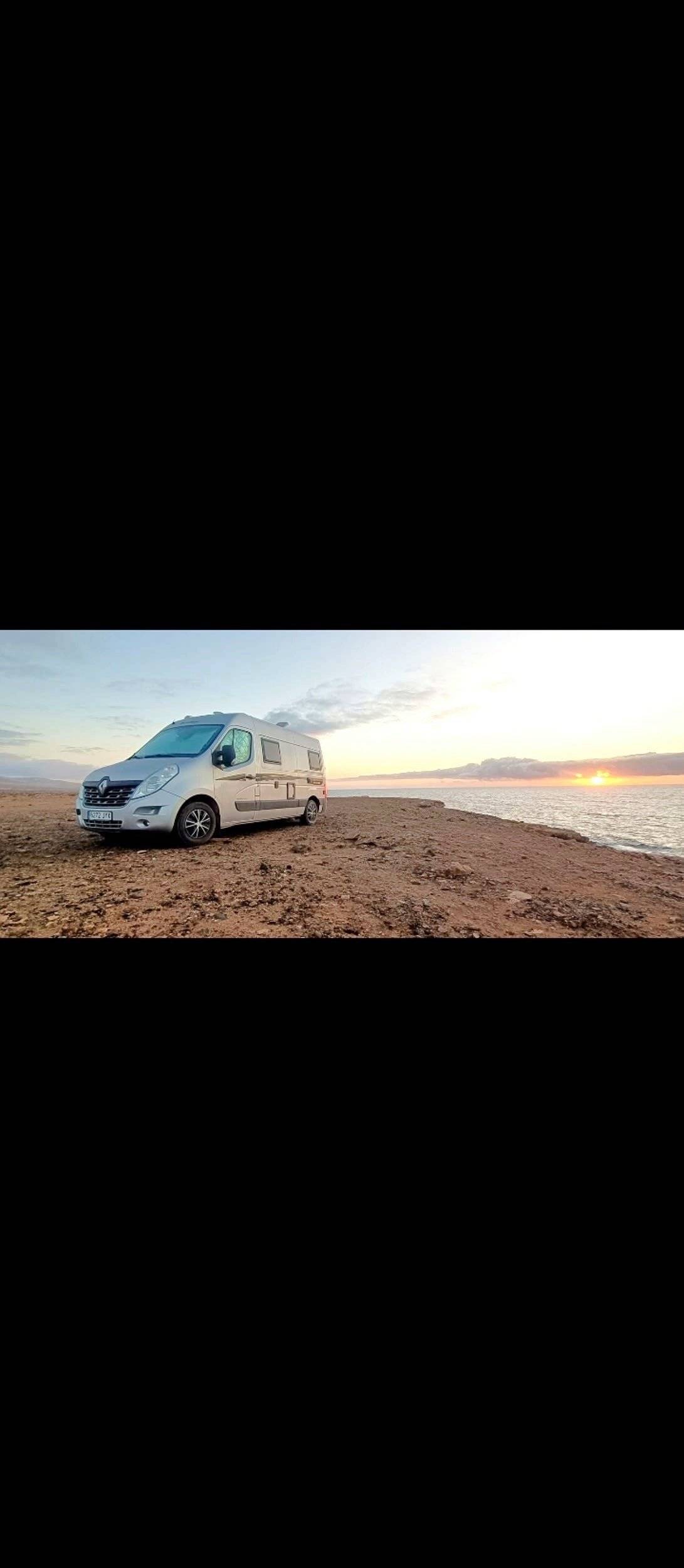 Vista de 3/4 Renault Master 2,3 l 145 ch - Yescapa