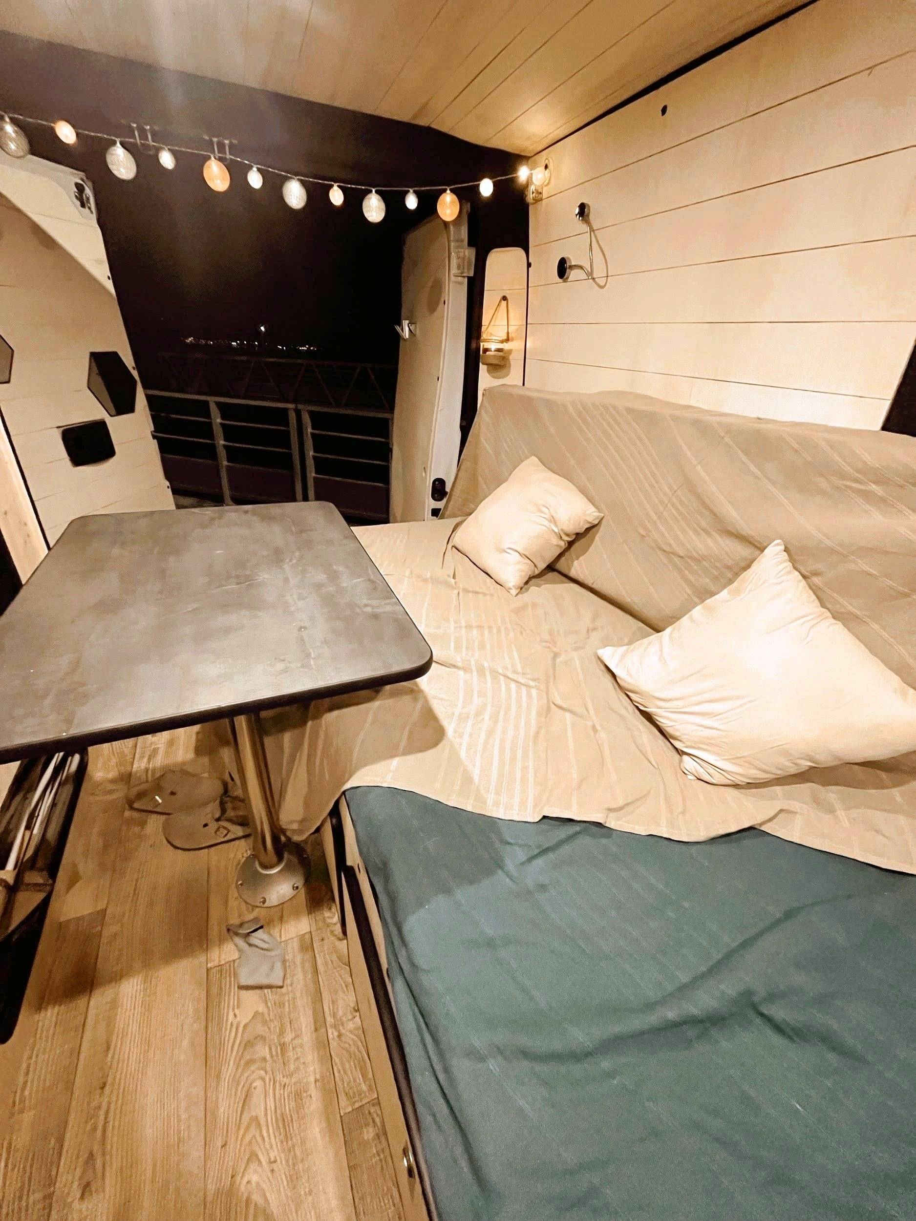Dining Area Fiat Ducato 2 l 115 ch - Yescapa