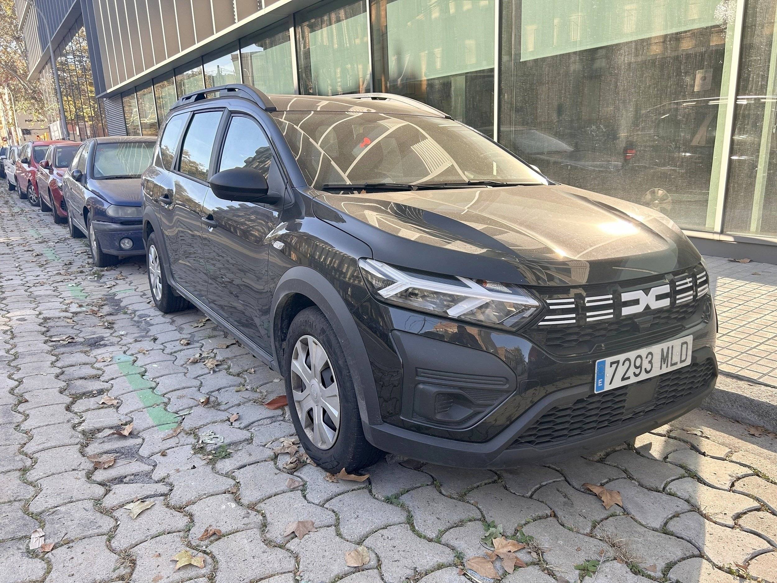 Vista frontale a ¾ DACIA DACIA JOGGER - Yescapa
