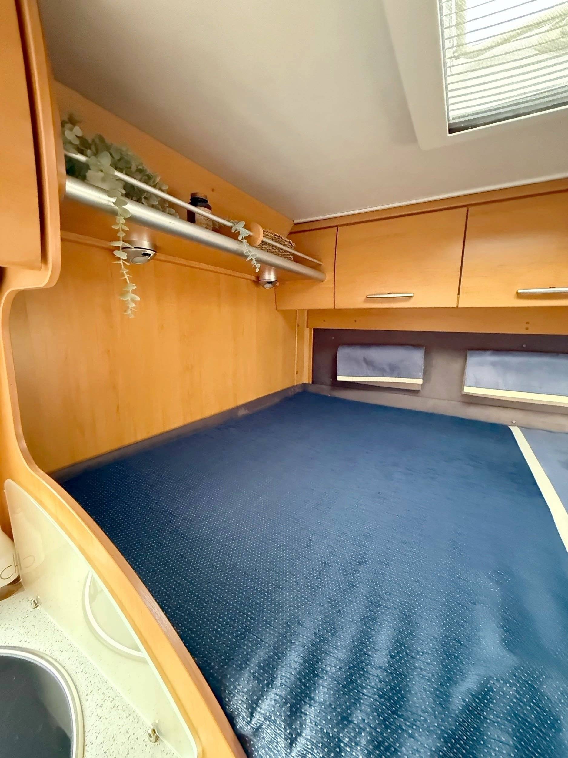 Berth Ford Van 522 hymer - Yescapa