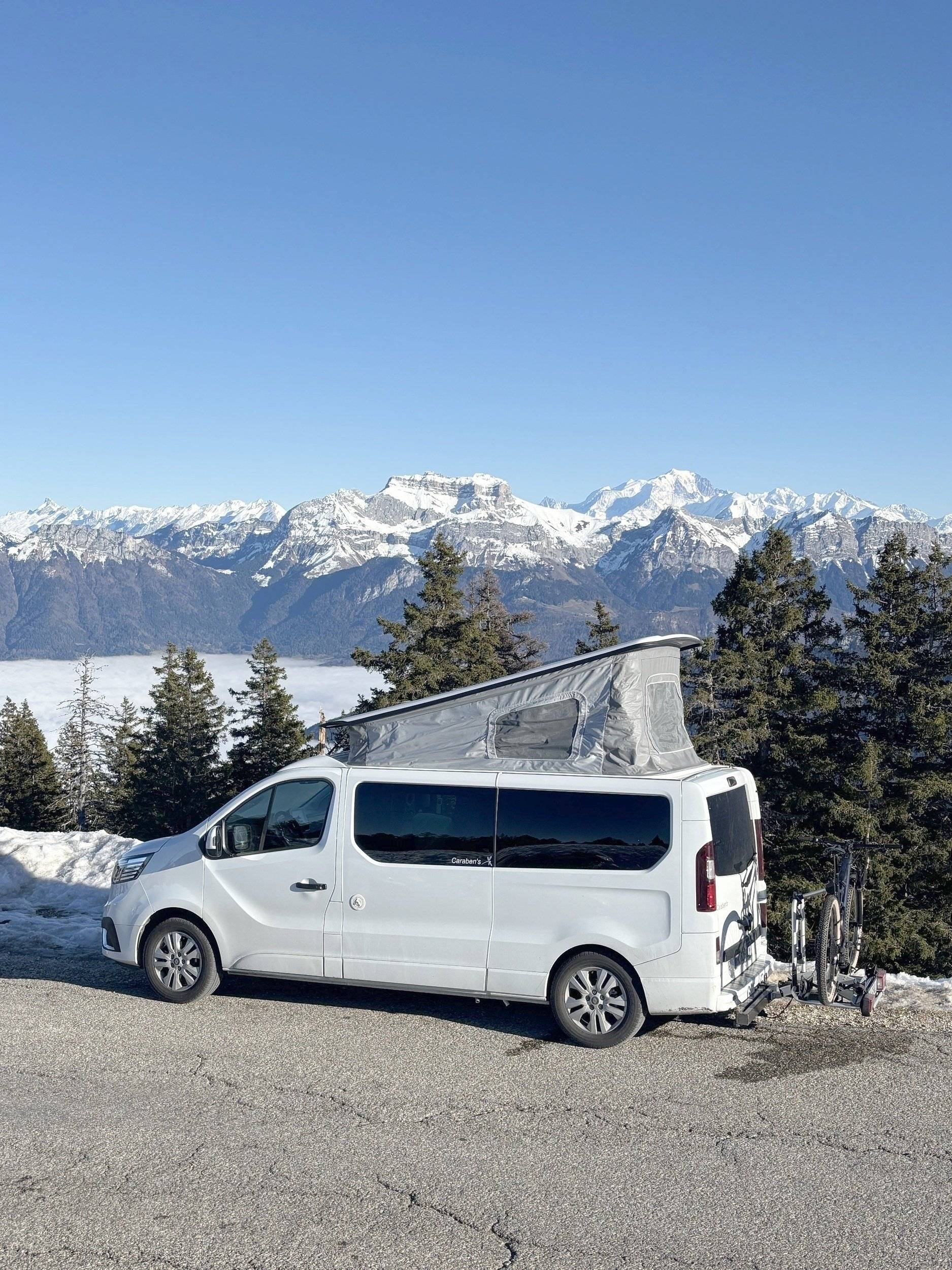 Vue avant de 3/4 Renault Trafic 3 - Yescapa
