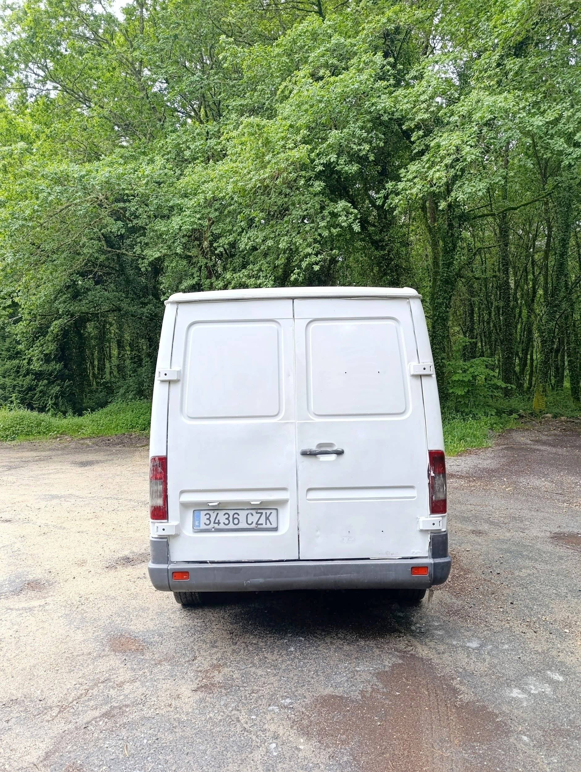 Vista posteriore Mercedes Sprinter 2,15 l 115 ch - Yescapa