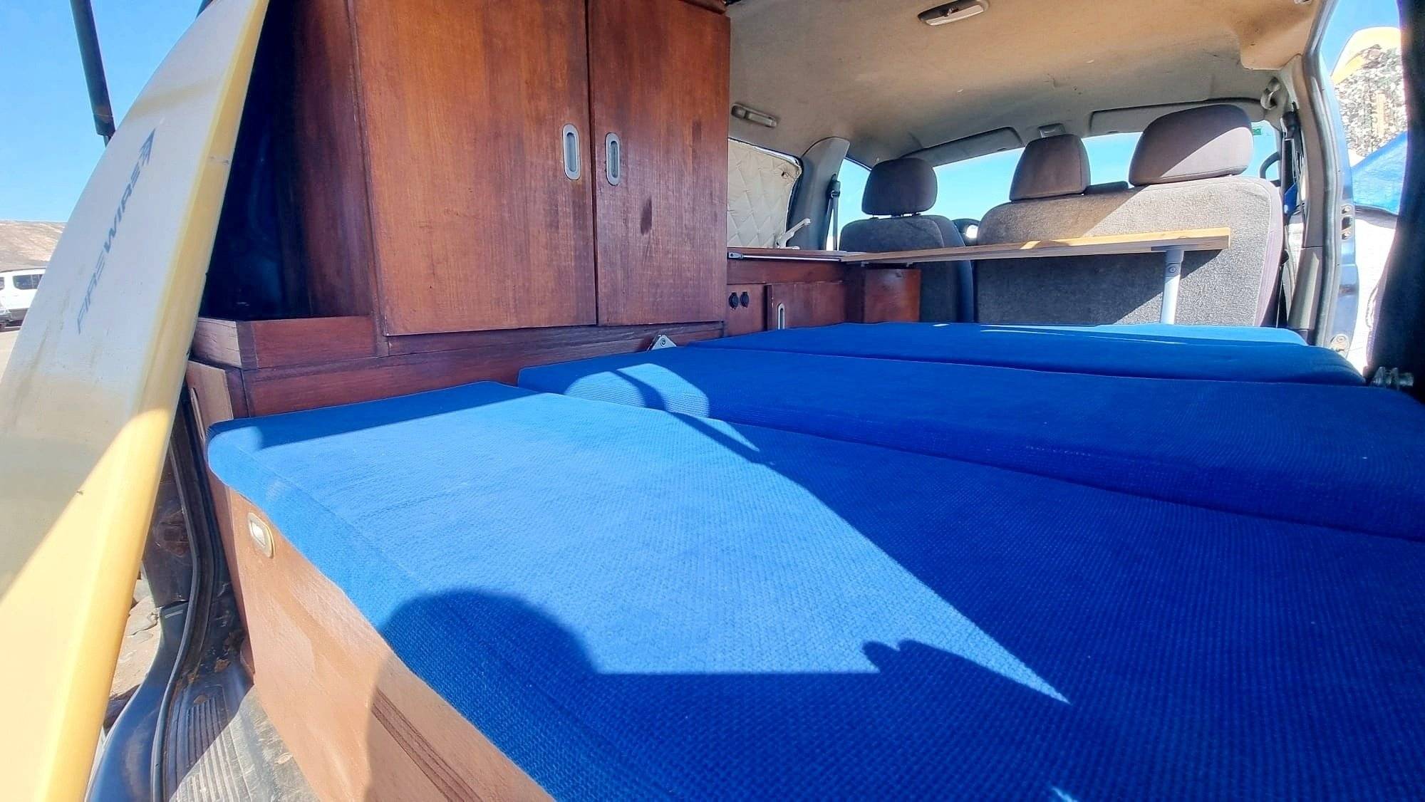 Dining Area Hyundai H1 - Yescapa