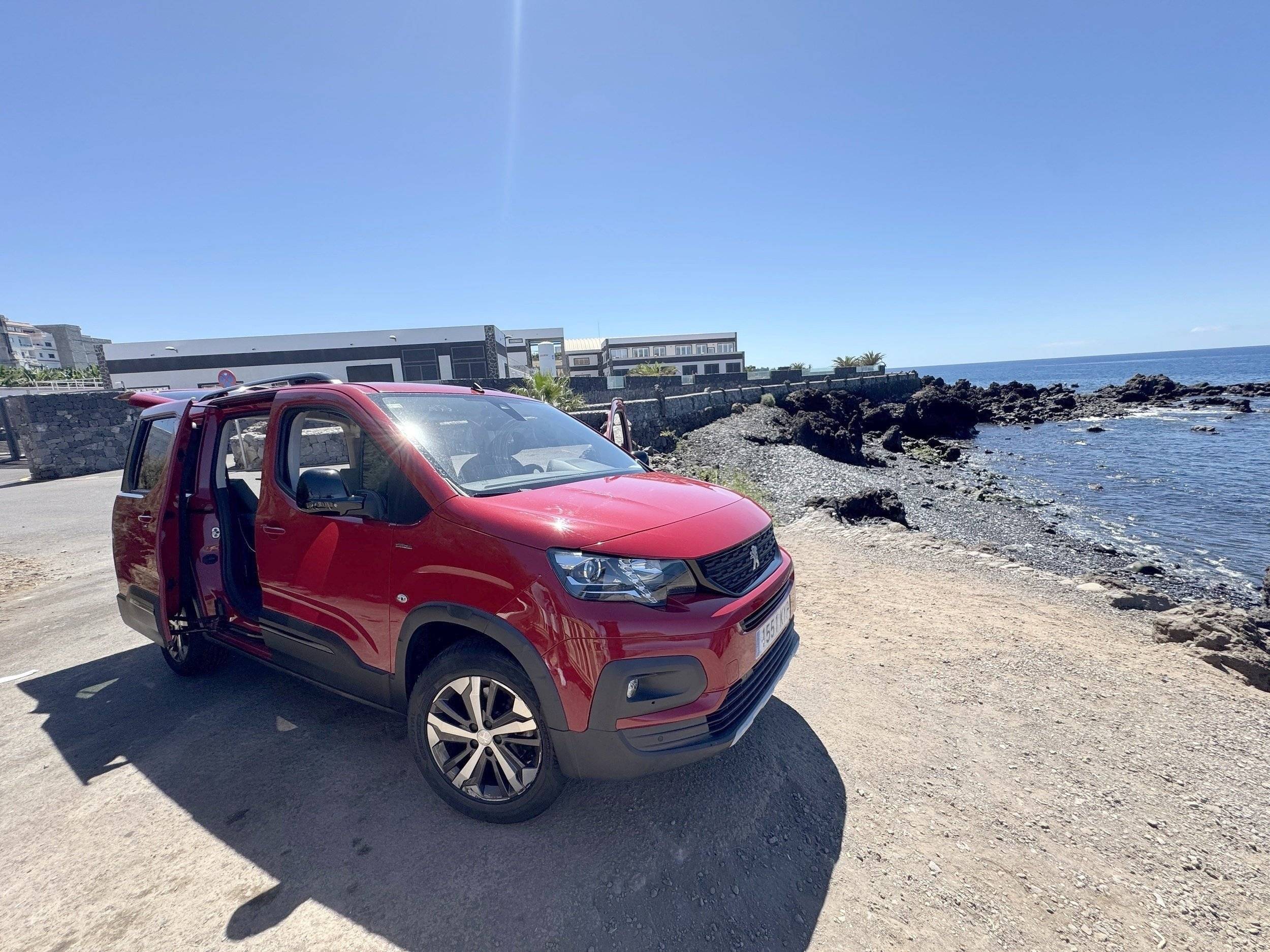 Voorkant 3/4 Peugeot Peugeot Rifer - Yescapa