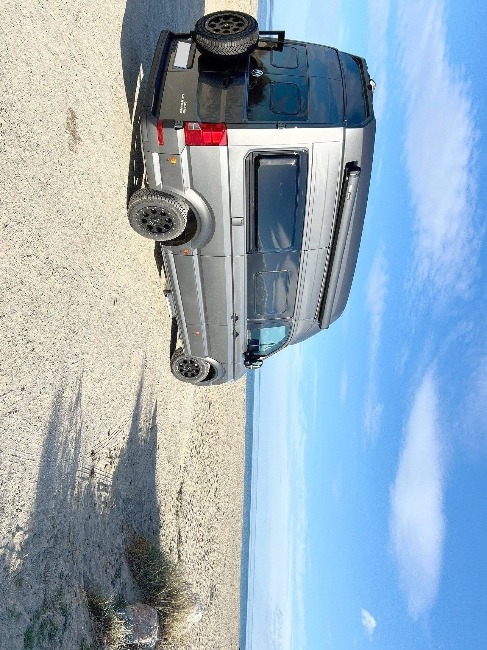 Front view from 3/4 Volkswagen Volkswagen Grand California - Yescapa