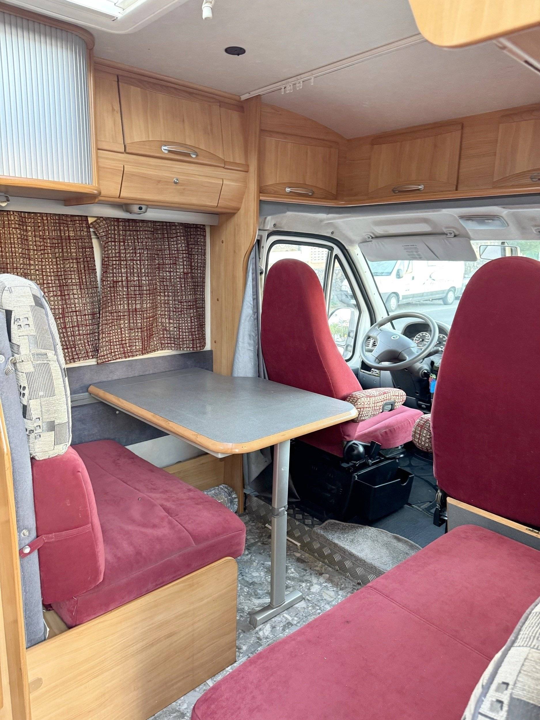 Coin repas Fiat Ducato 2,3 l 115 ch - Yescapa