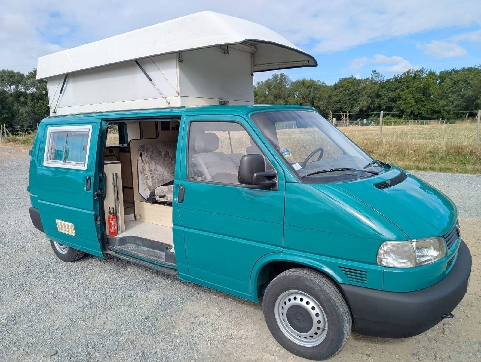 Vista de 3/4 Volkswagen 2.5 tdi 102cv - Yescapa