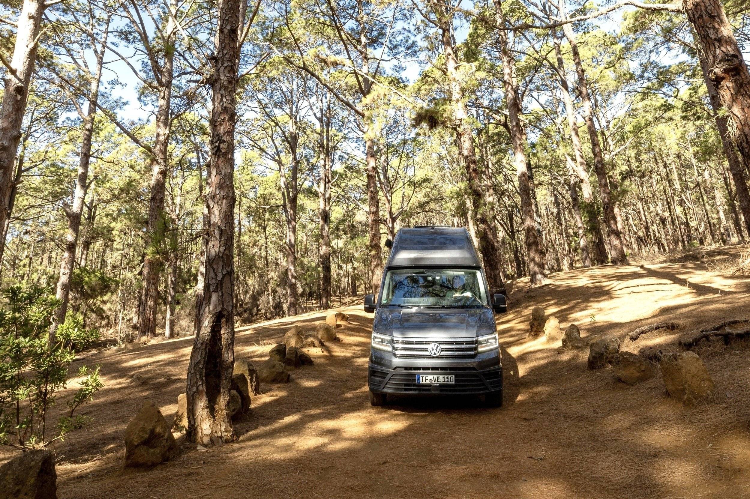Front view from 3/4 Volkswagen Grand California 600 - Yescapa