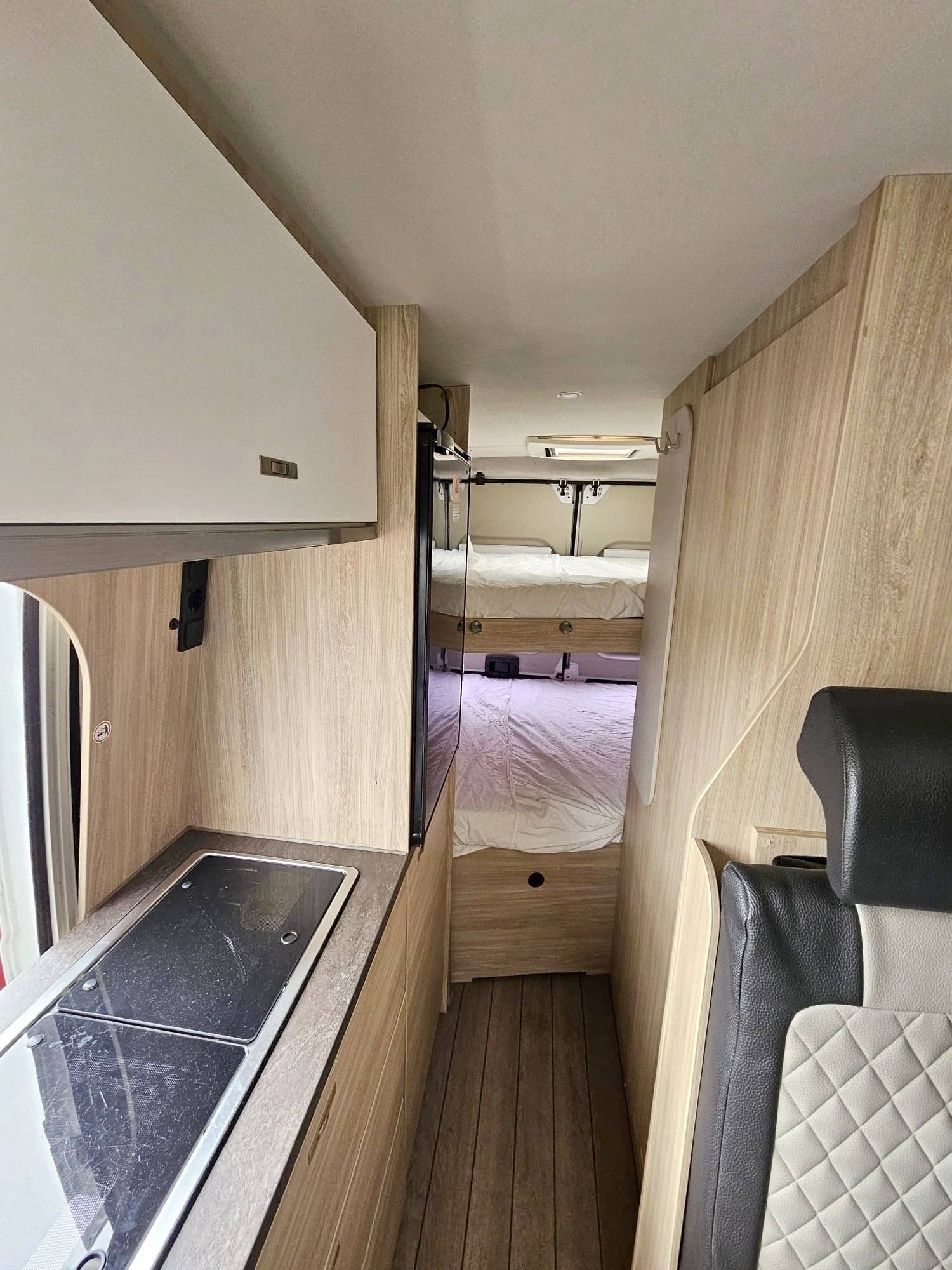 Weinsberg Carabus 600K (4 Plazas Viajar / 5 Dormir)