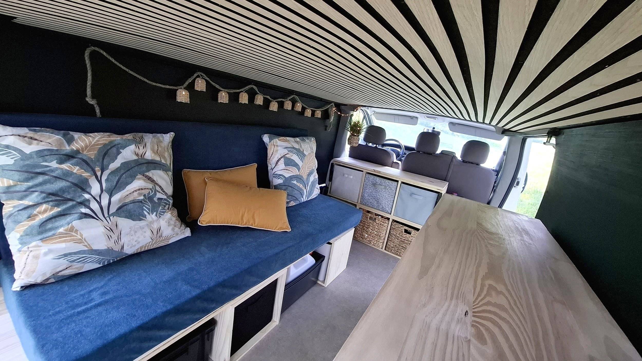 Dinette Renault trafic fourgon phase 2 L2H1 2.0 Dci 90C - Yescapa