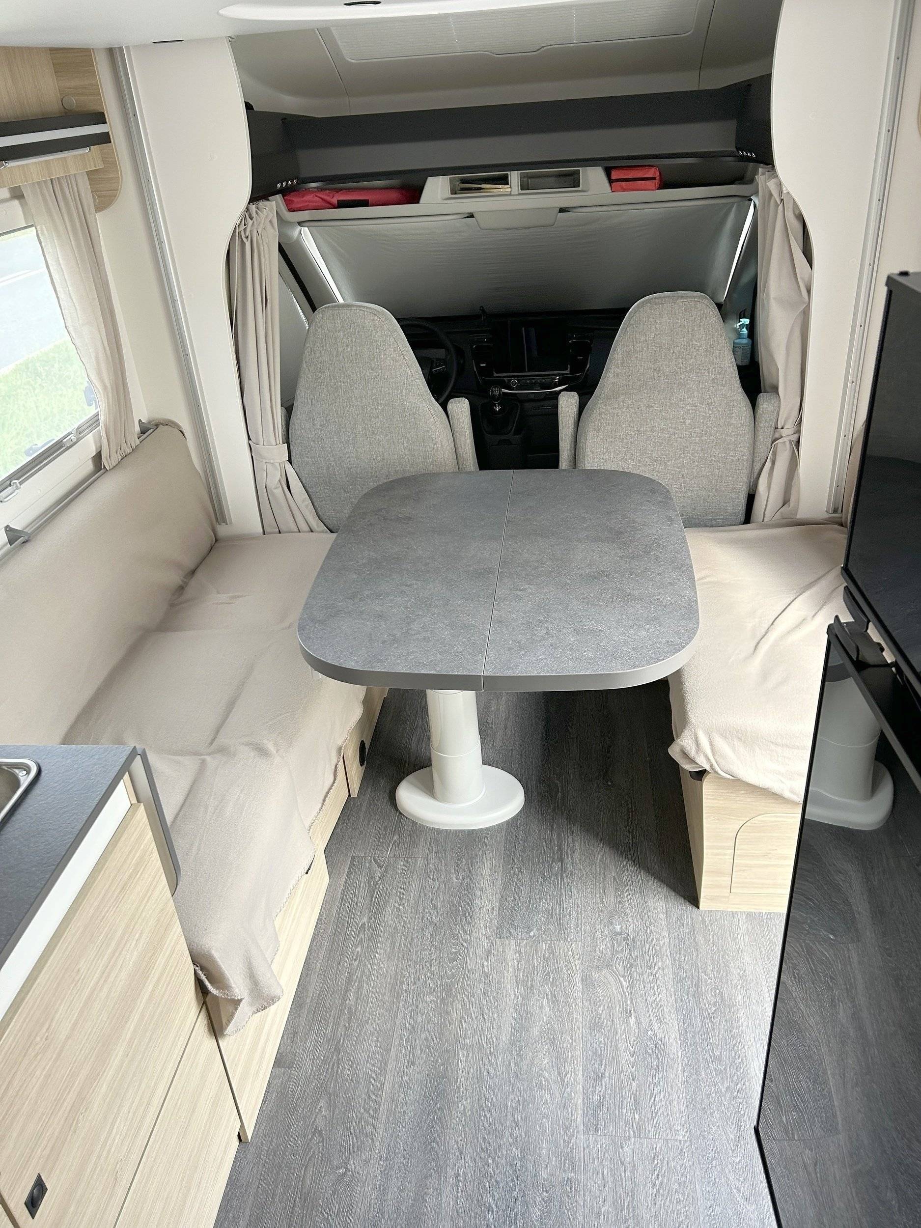 Menjador Ford Transit 2,0 l 130 ch - Yescapa