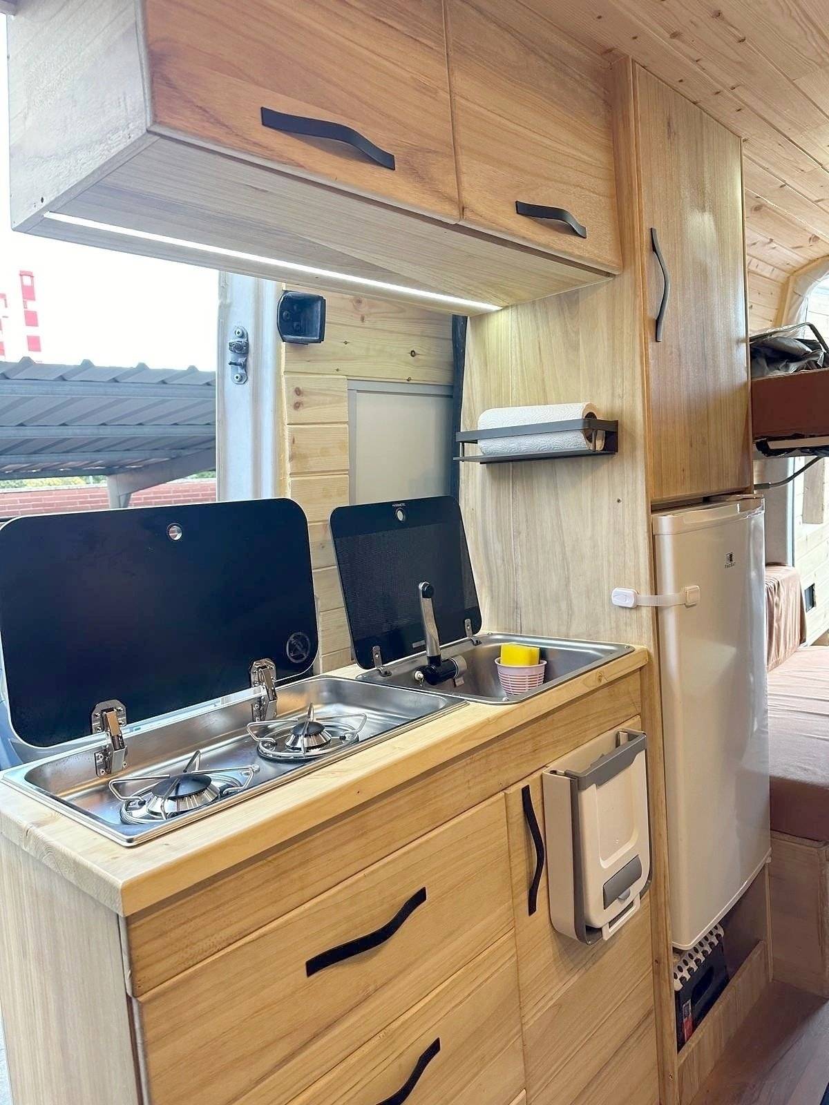 Cozinha Mercedes Sprinter 2,1 l 115 ch - Yescapa