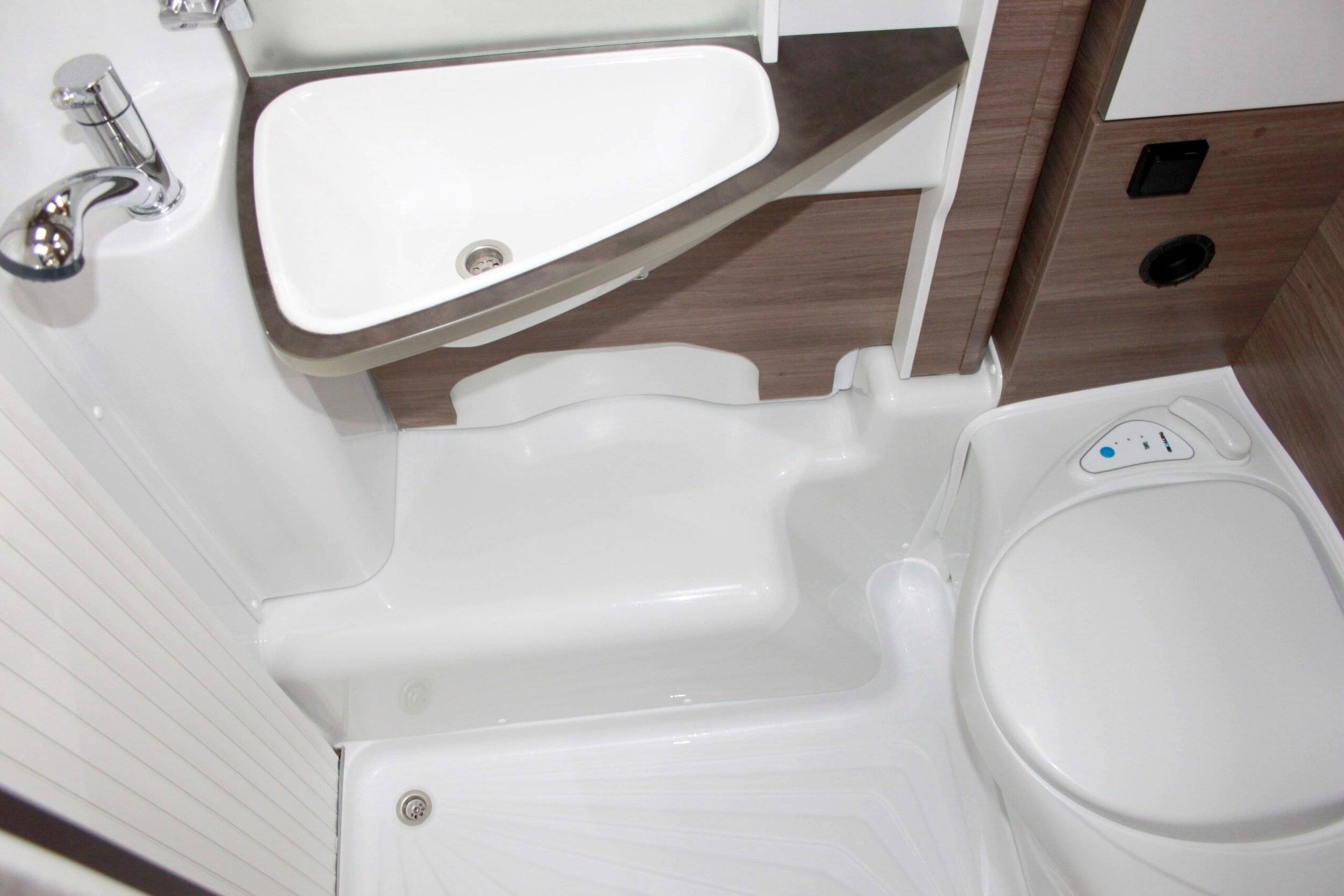 Knaus Live Traveller 600DKG