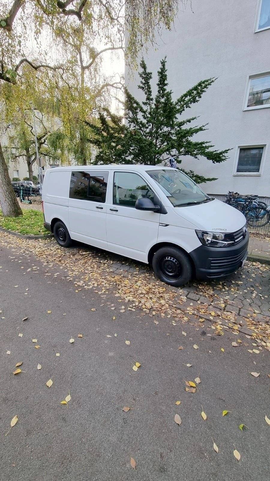 schräge Vorderansicht Volkswagen T6 - Yescapa