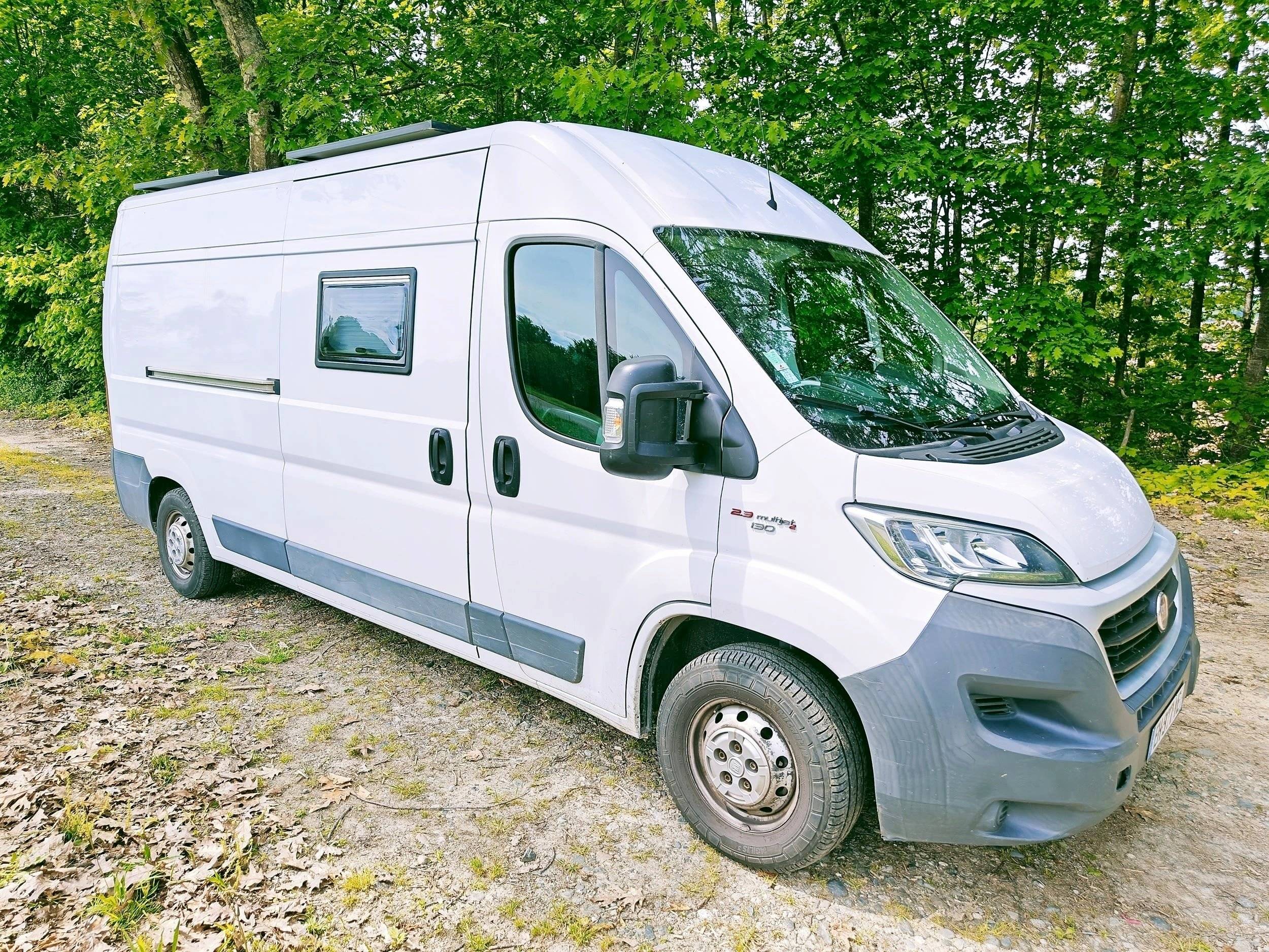 schräge Vorderansicht Fiat Fiat Ducato Multijet 2.3 130CV - Yescapa