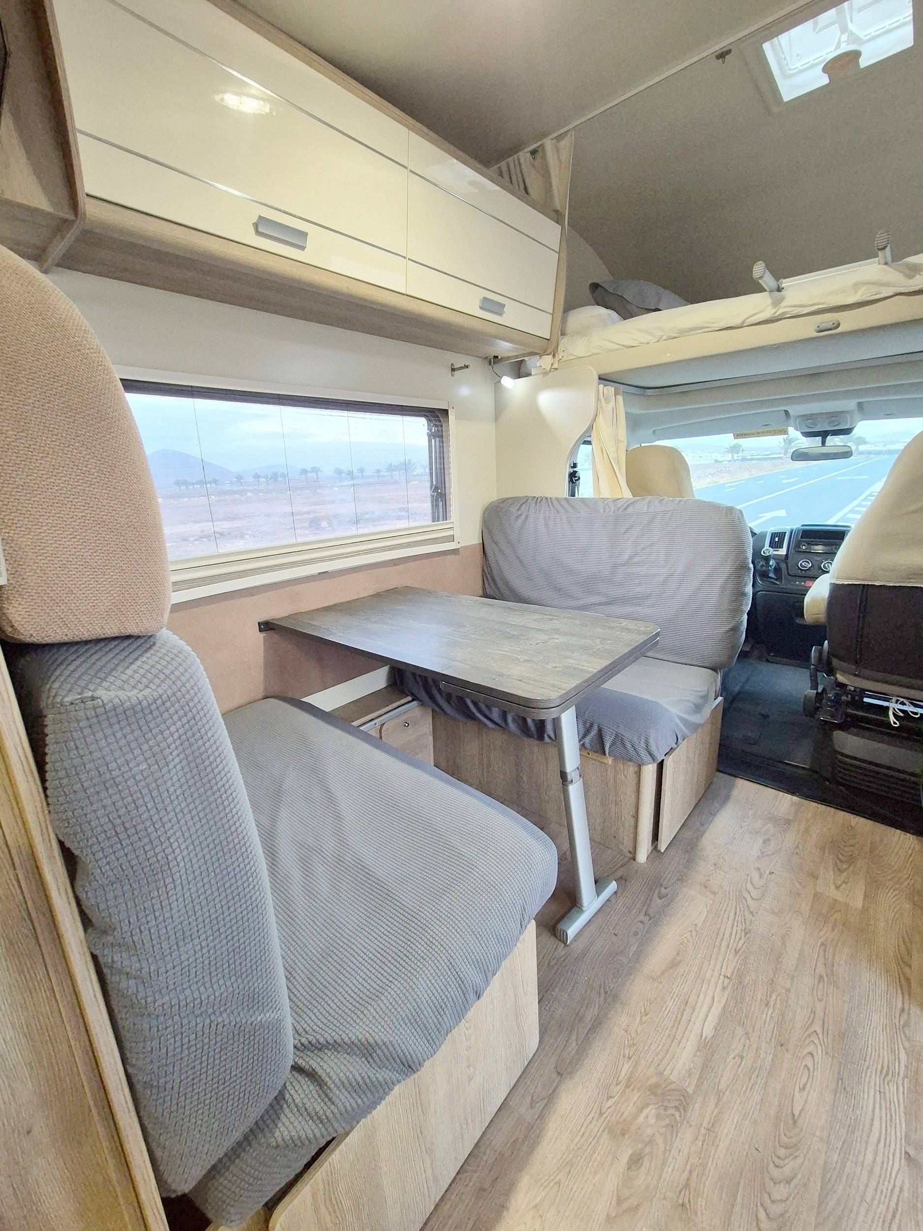 Dining Area Citroën Jumper 2,0 l 130 ch - Yescapa