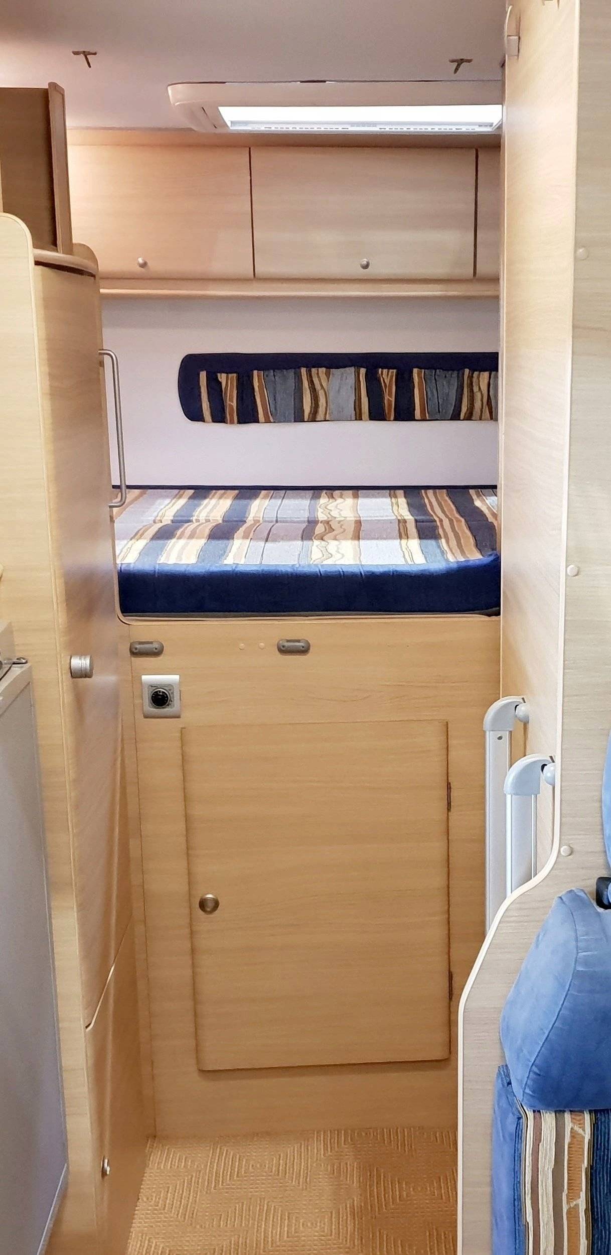Plazas en cama Fiat Ducato 2.8 JTD - Yescapa