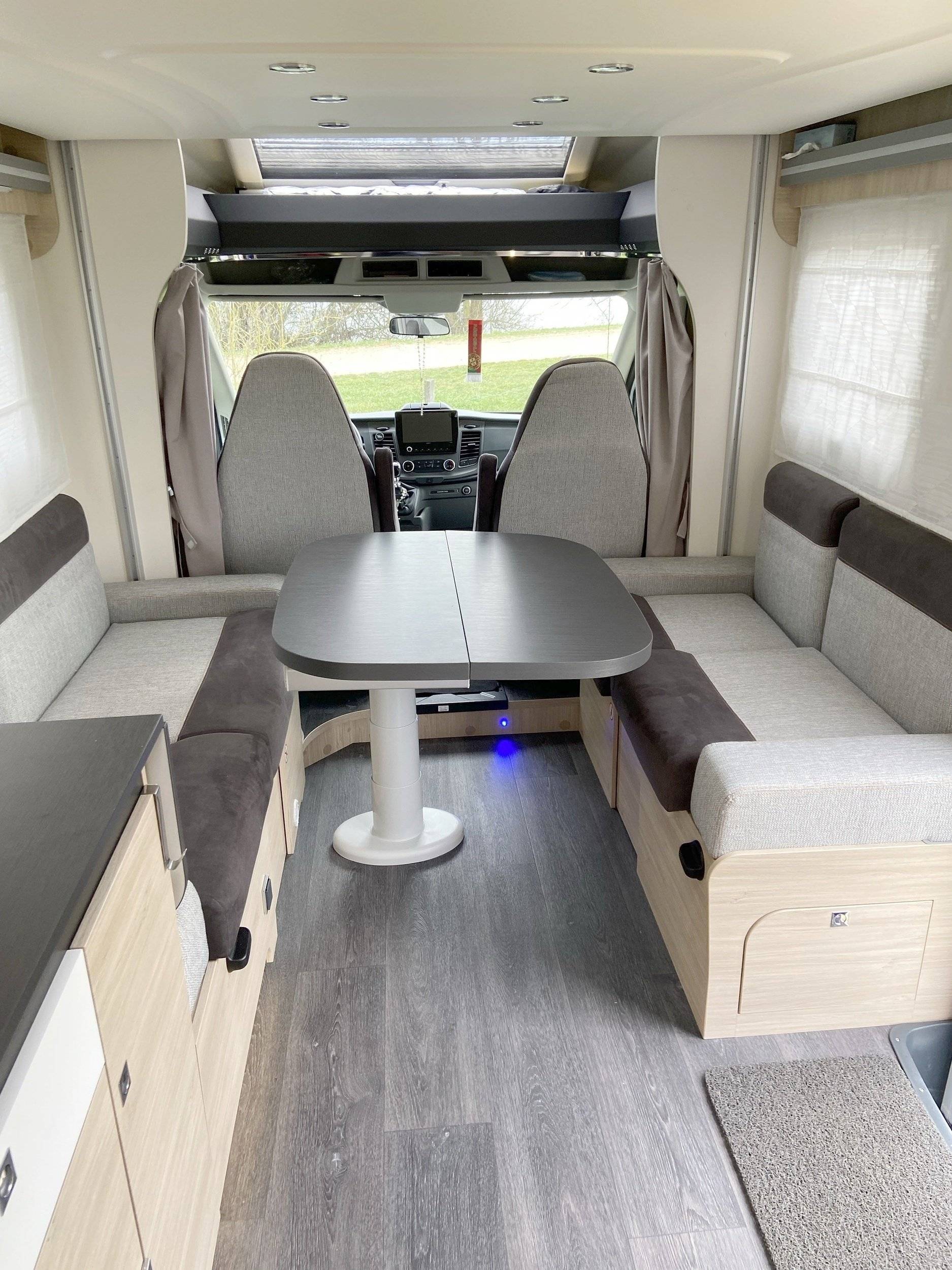 Challenger FORD TRANSIT