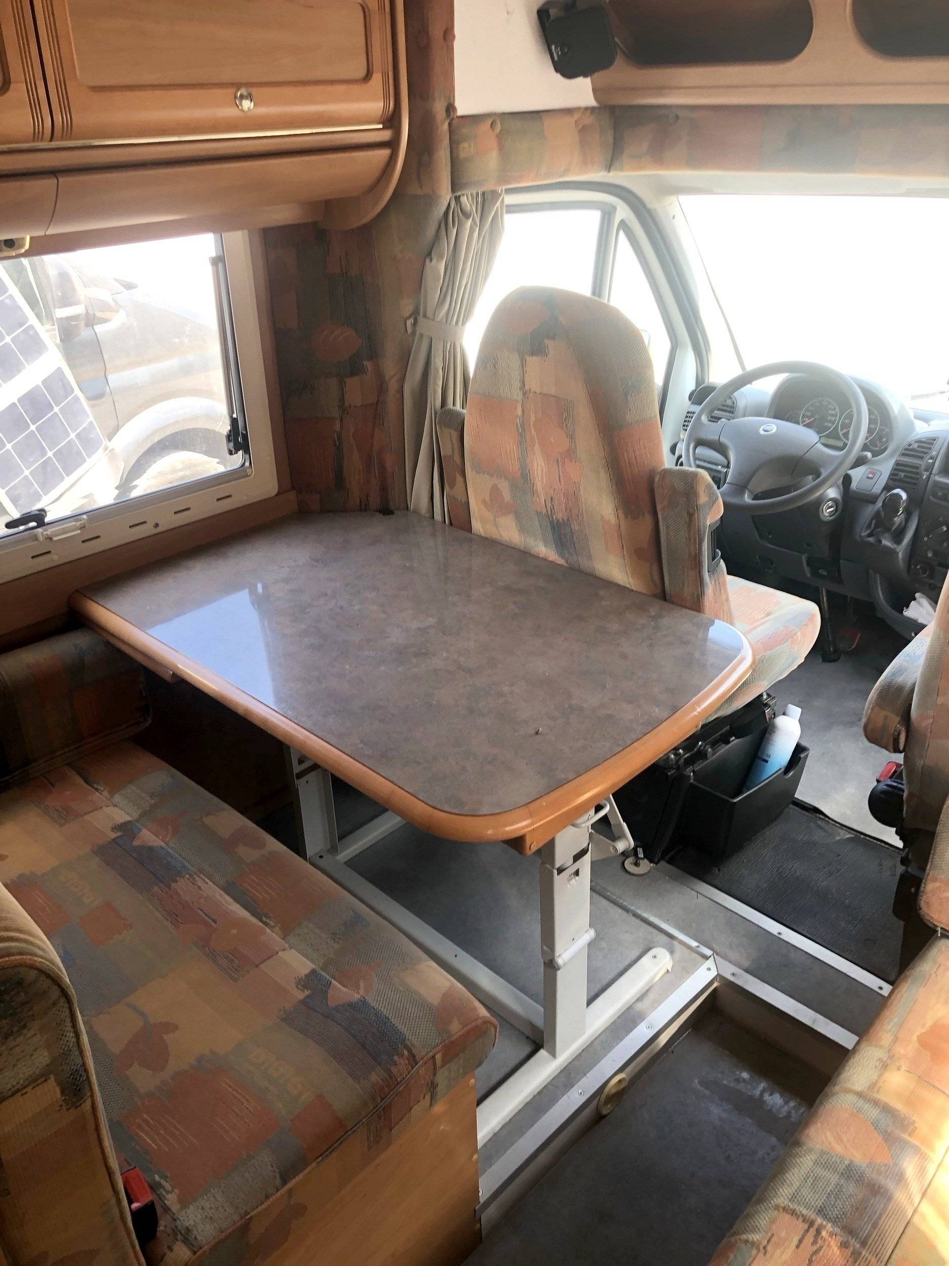 Dining Area Fiat Ducato 2,3 l JTD 130 ch. - Yescapa