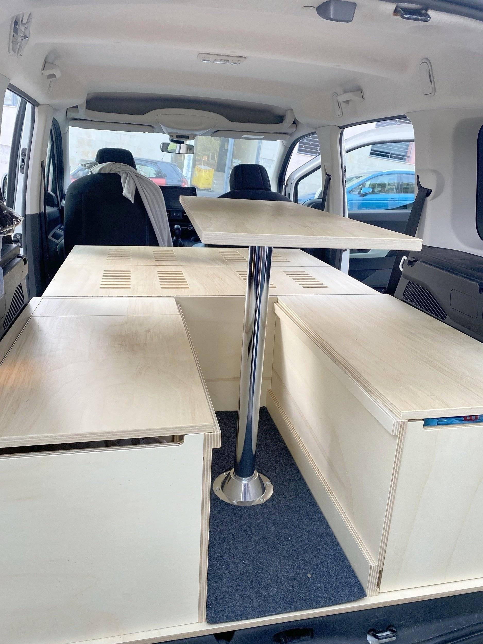 Área de jantar Citroën Berlingo - Yescapa