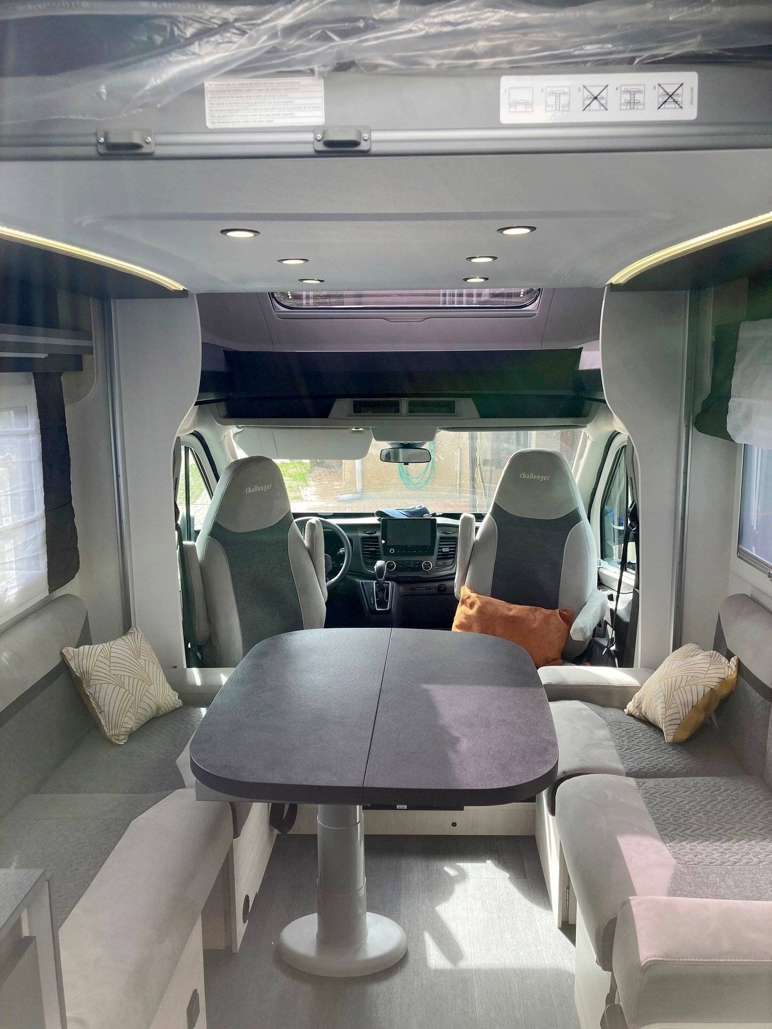 Challenger Challenger 380