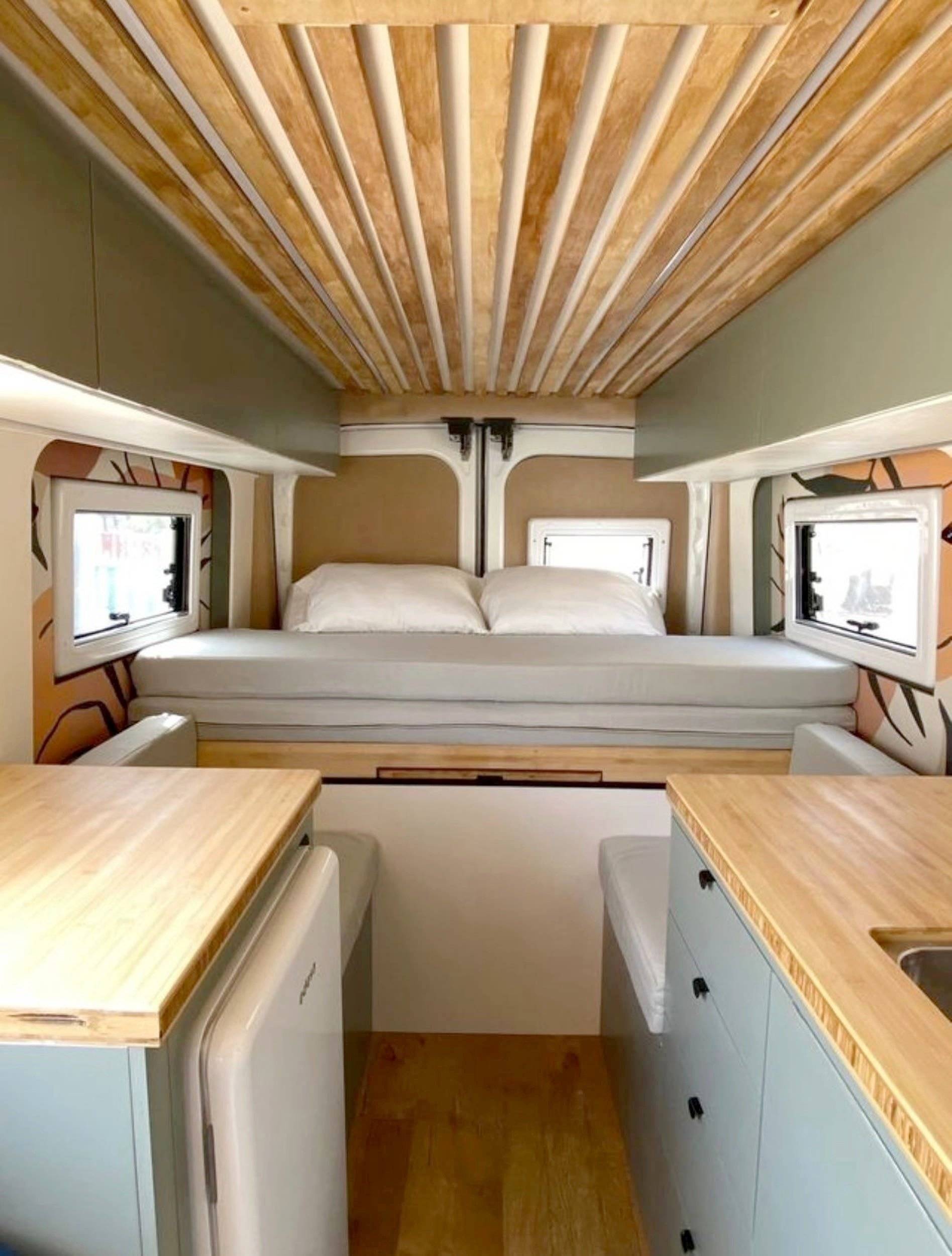 Plazas en cama Ford Transit 125 ch - Yescapa