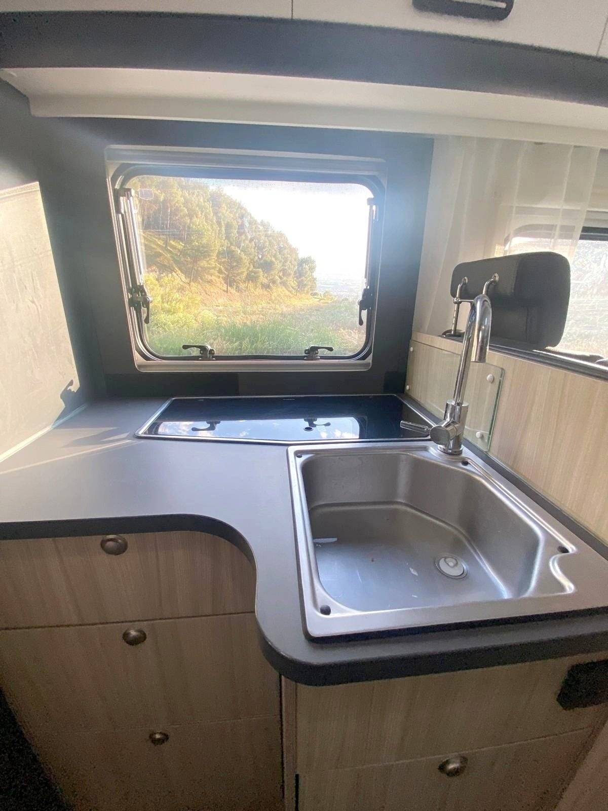 Adria Sunliving A75DP