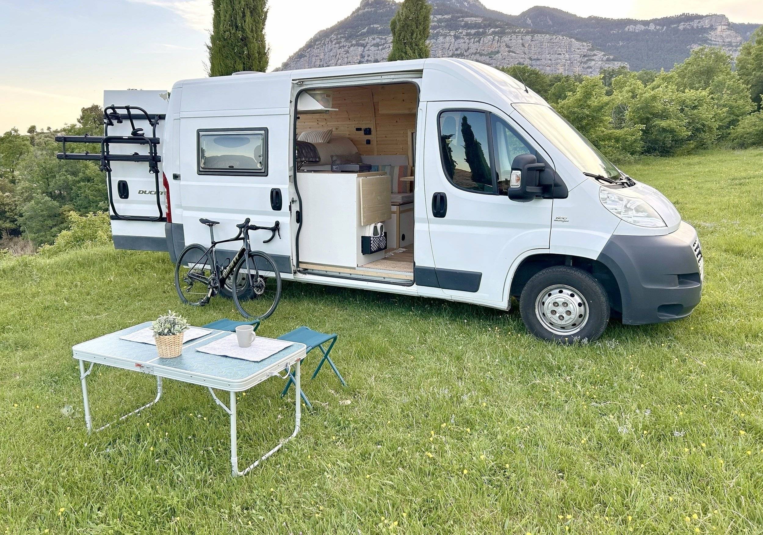Front view from 3/4 Fiat Ducato 120 Multijet - Yescapa