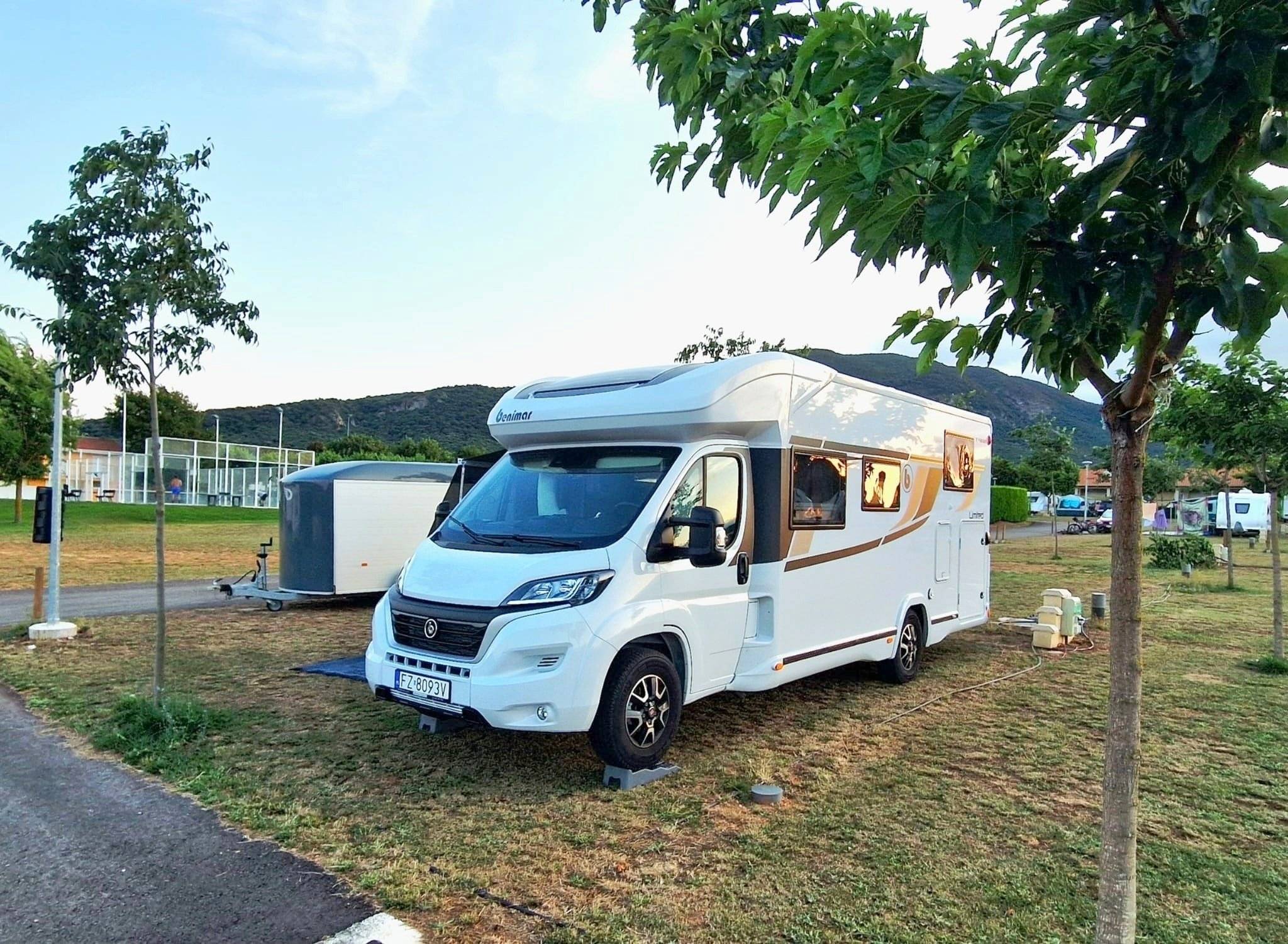 Front view from 3/4 Fiat - Yescapa
