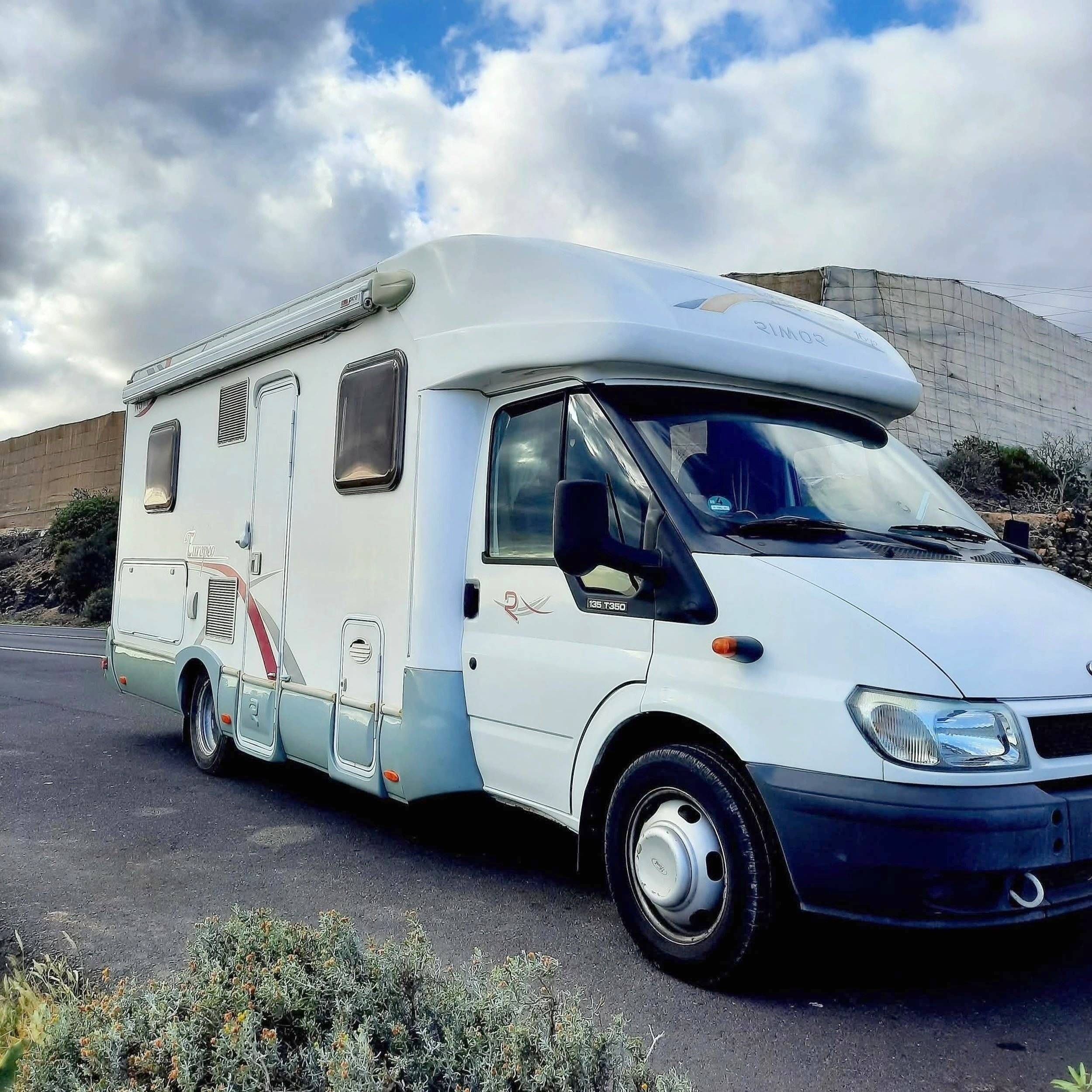 Front view from 3/4 Ford Rimor - Yescapa