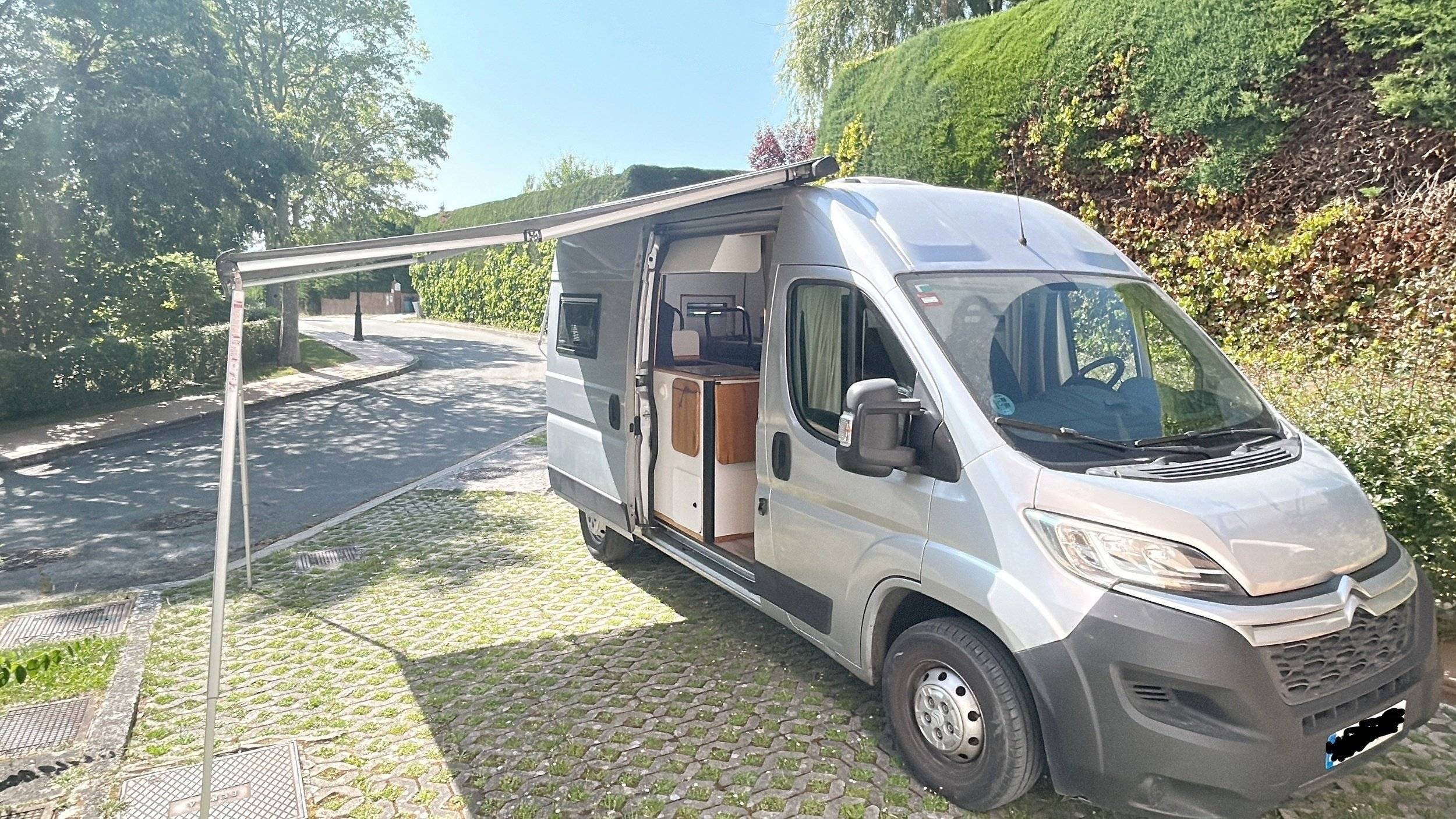 schräge Vorderansicht Citroën - Yescapa