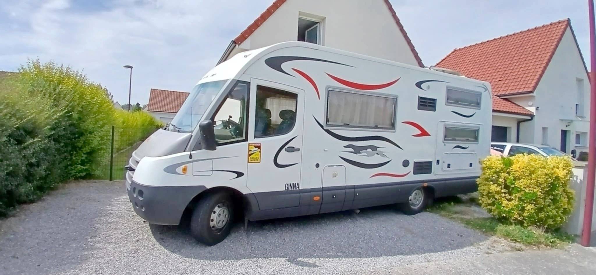 Front view from 3/4 Fiat - Yescapa
