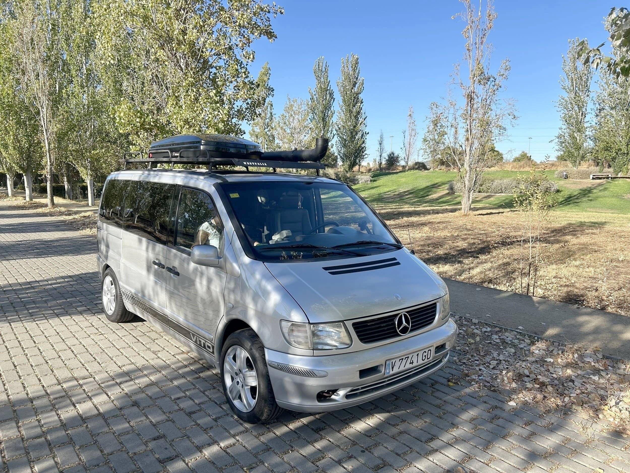 Front view from 3/4 Mercedes - Yescapa