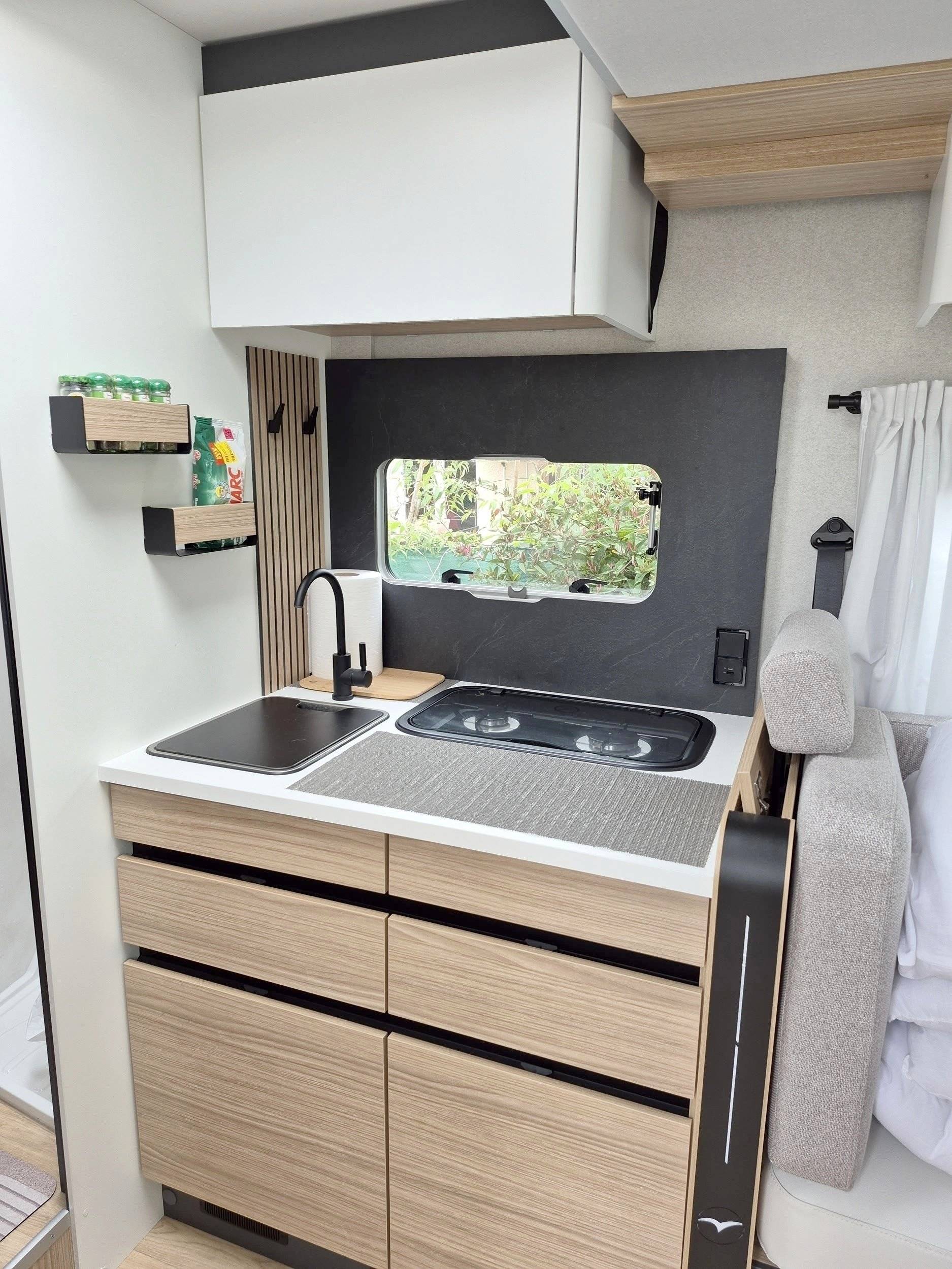 Menjador Fiat Ducato 2,2 l 140 - Yescapa