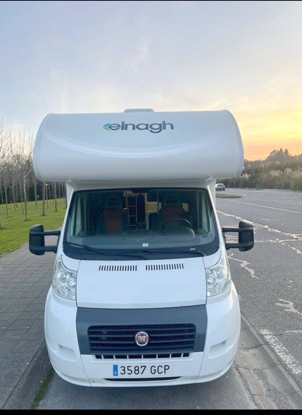 Vue avant de 3/4 Fiat Ducato 2,3 l 130 ch. - Yescapa