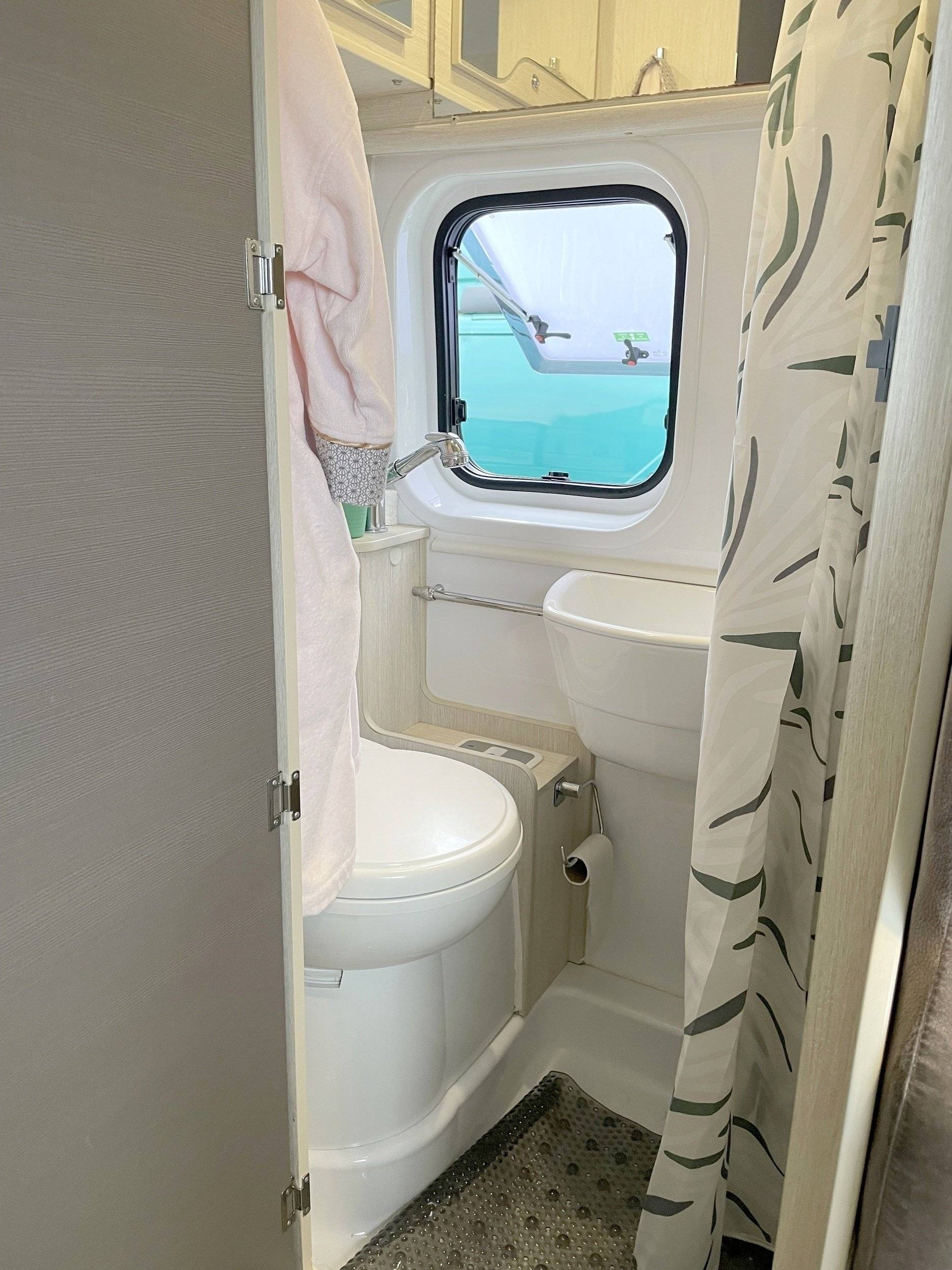 Challenger 2,3 l 130 ch