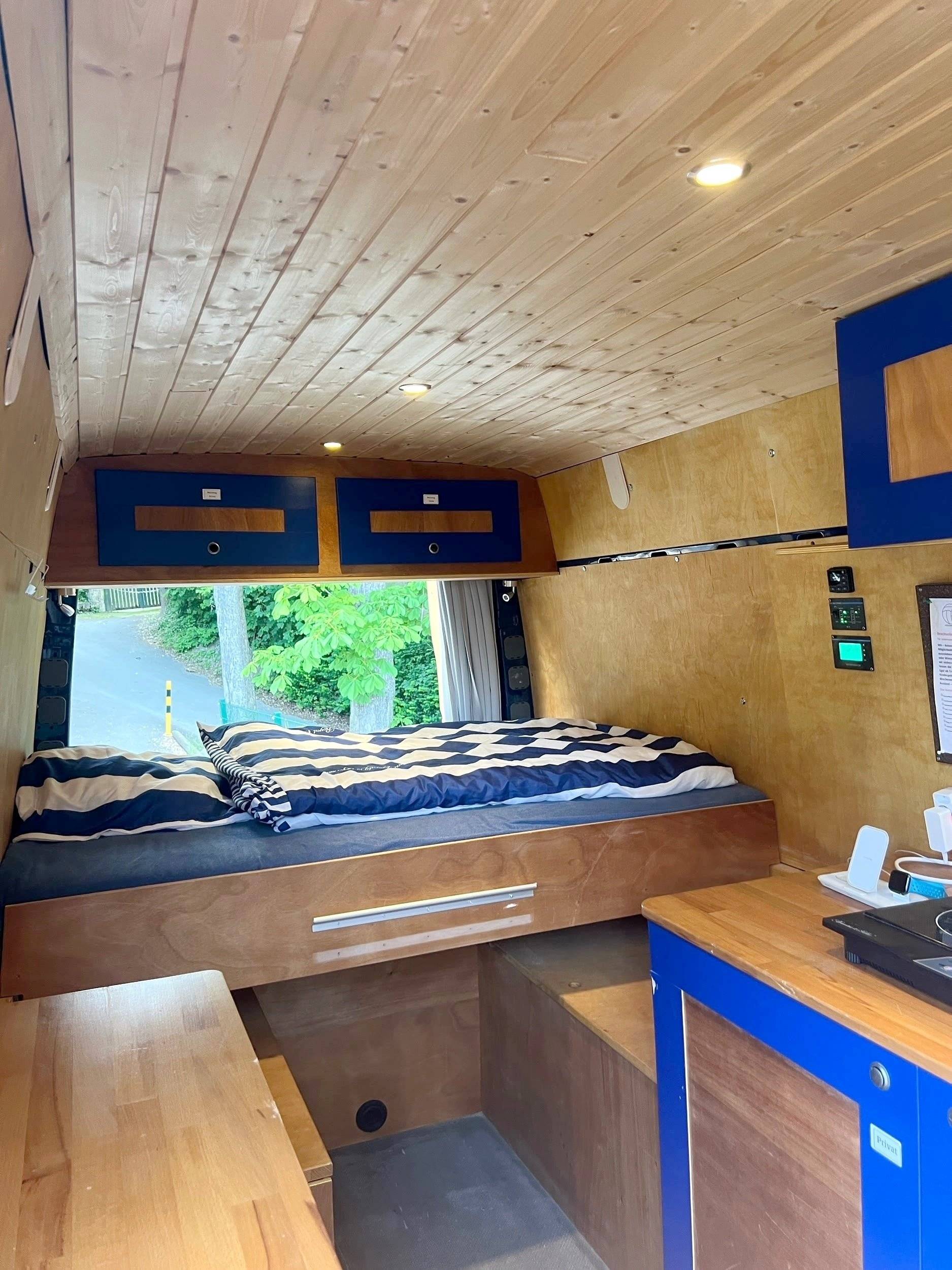 Vista de 3/4 Mercedes Sprinter 316 - Yescapa