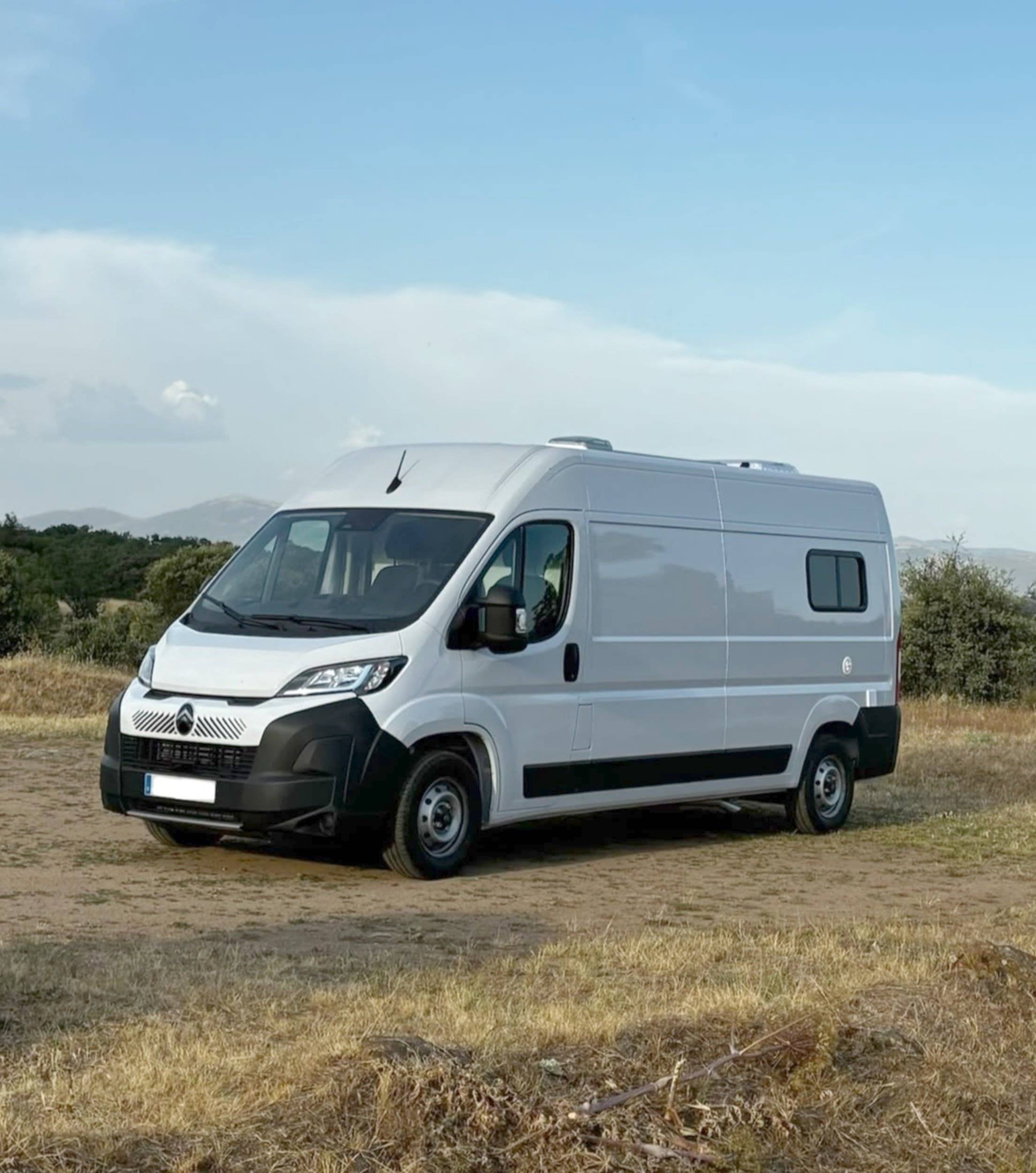 schräge Vorderansicht Citroën Jumper L3 H2 - Yescapa