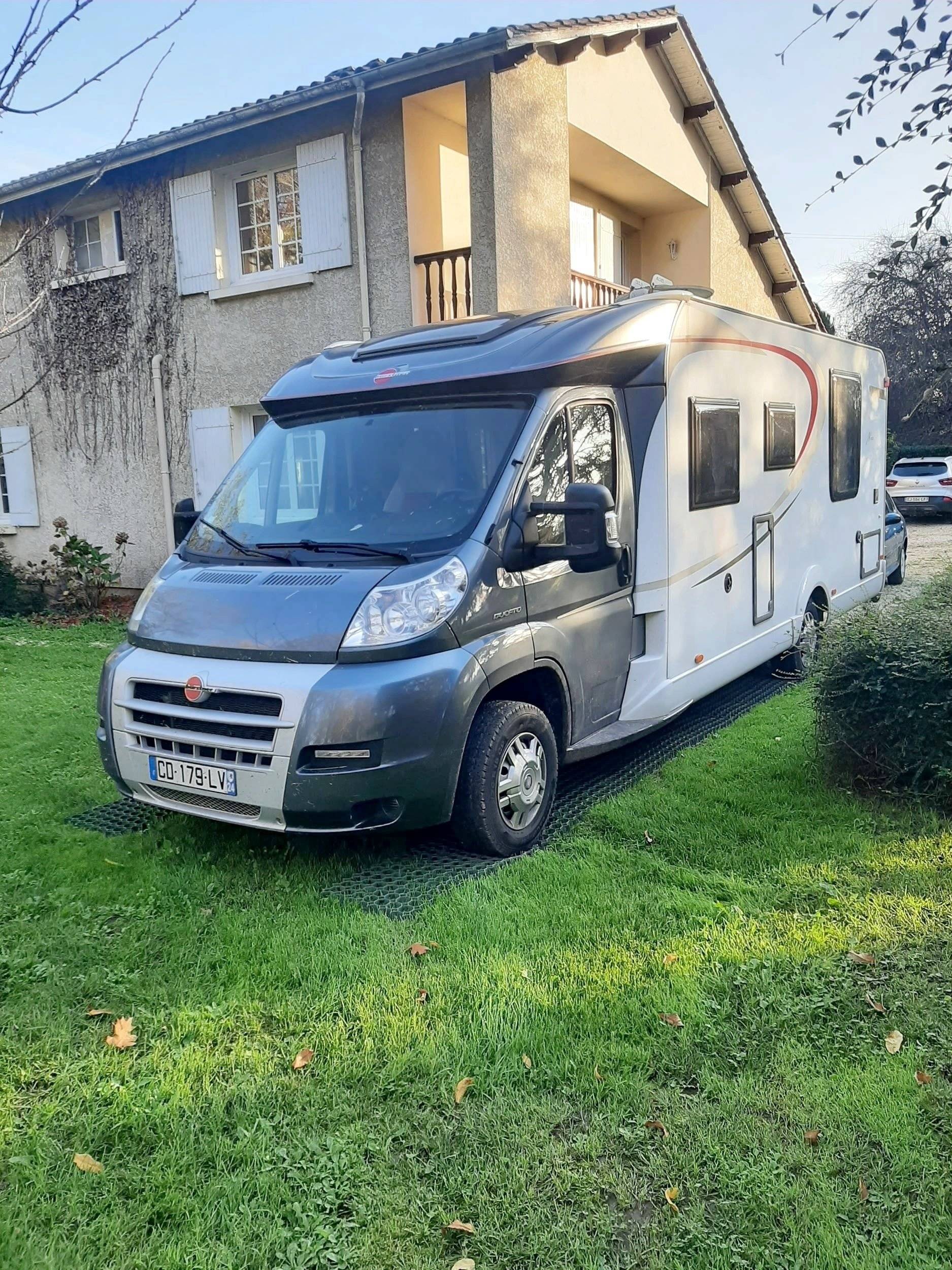 Location de Camping Cars et Vans Saint Andre de Cubzac Yescapa