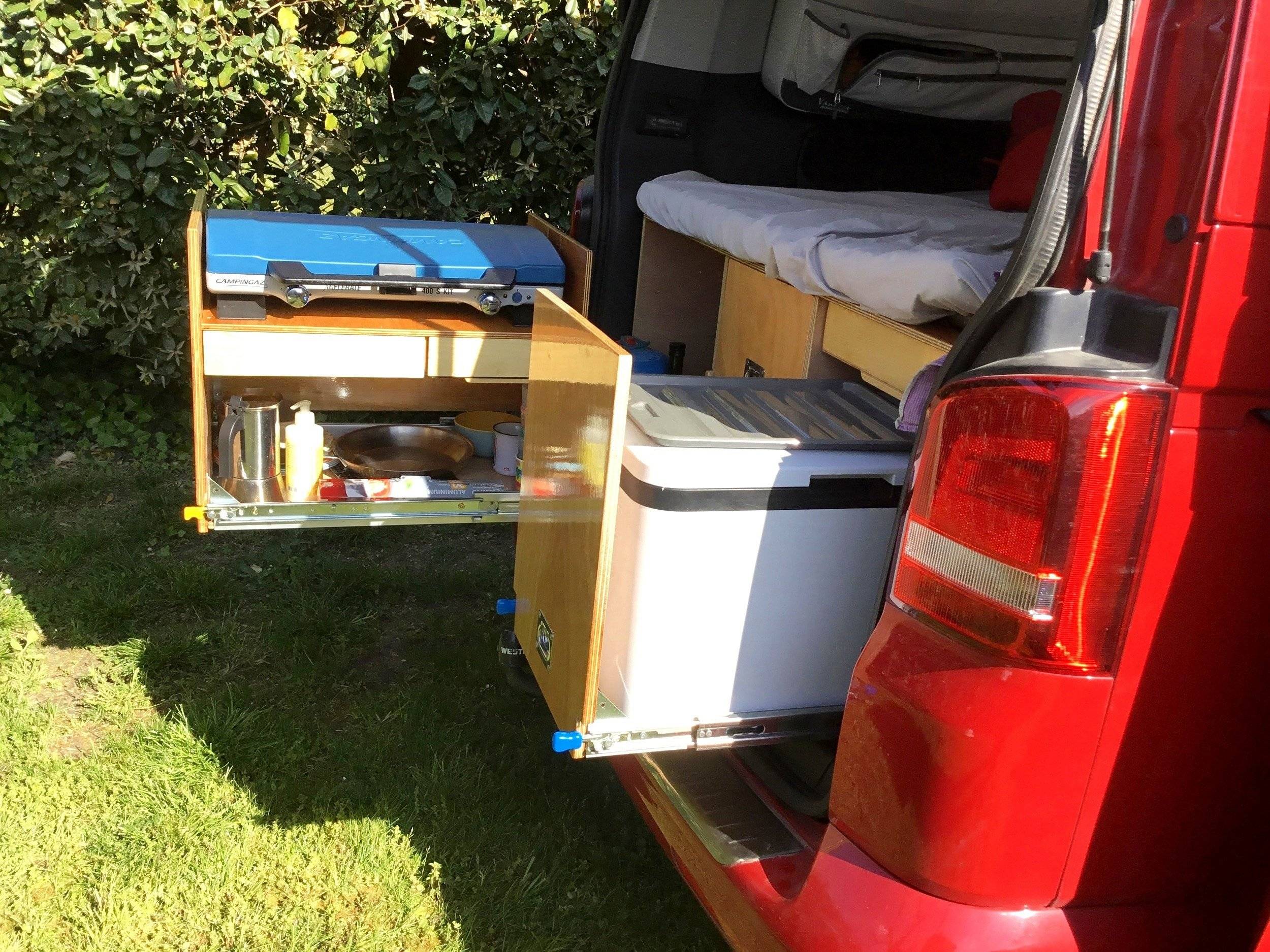 Kitchenette Volkswagen T5 2l 114 ch - Yescapa