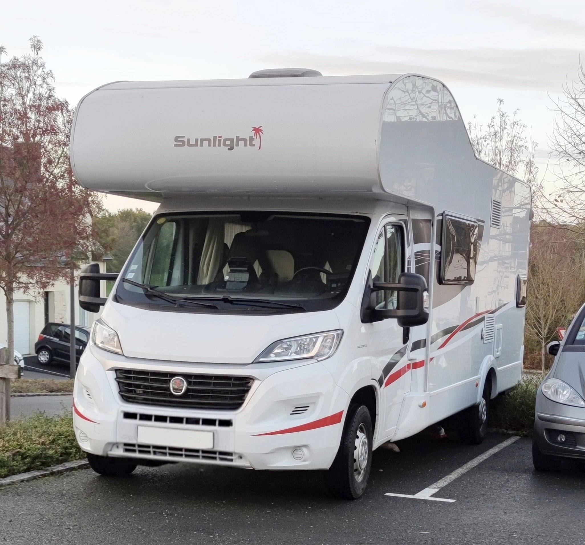 Vista de 3/4 Fiat Ducato 2,3 l Multijet 130 ch. - Yescapa